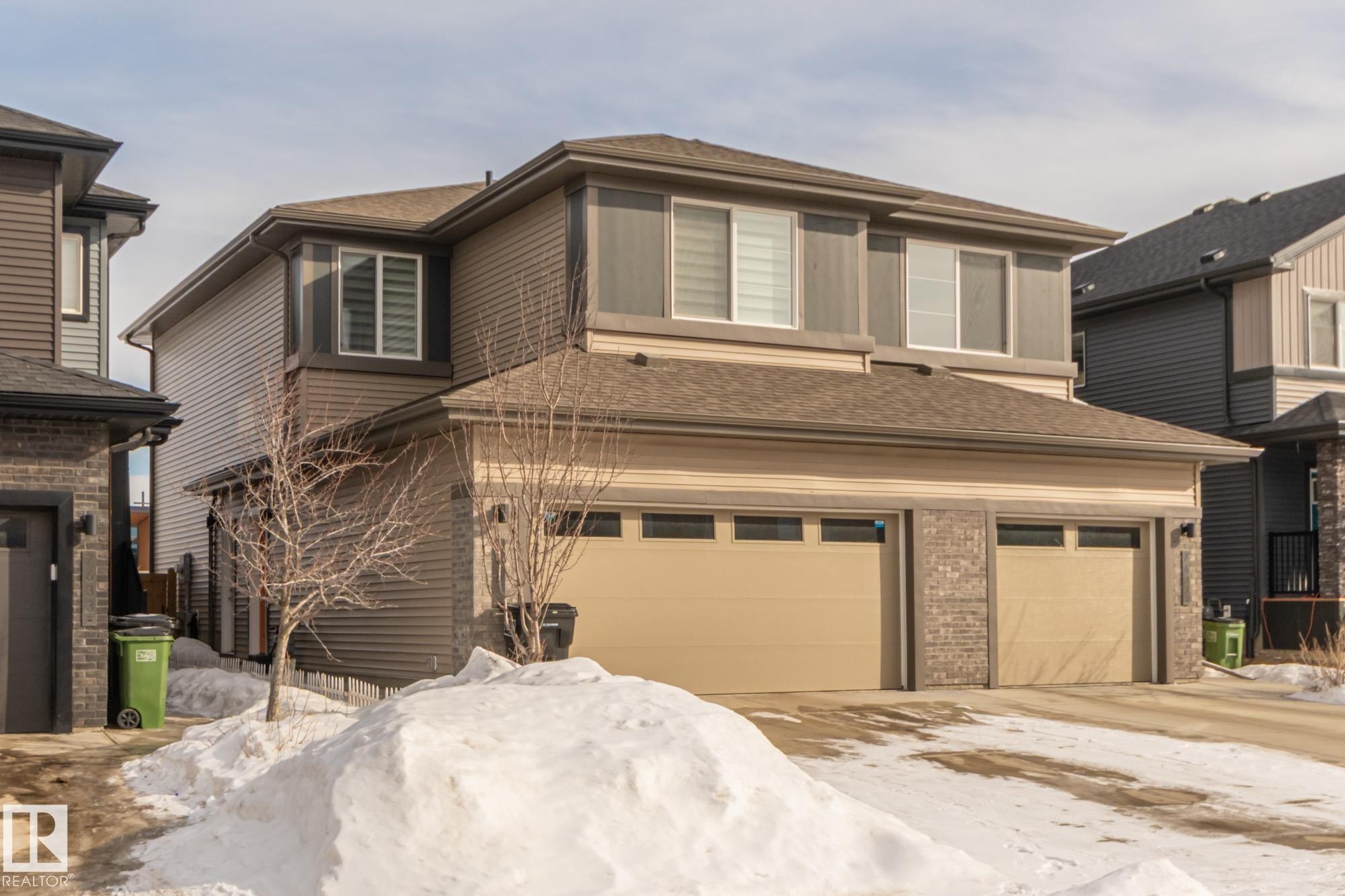 












7635 KORULUK Place SW

,
Edmonton,




AB
T6W 4R7

