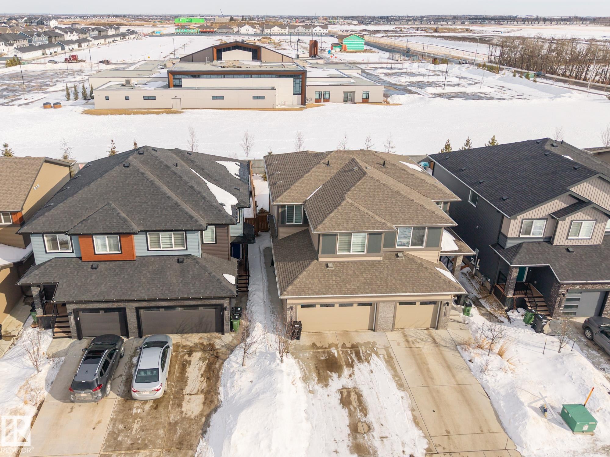 












7635 KORULUK Place SW

,
Edmonton,




AB
T6W 4R7

