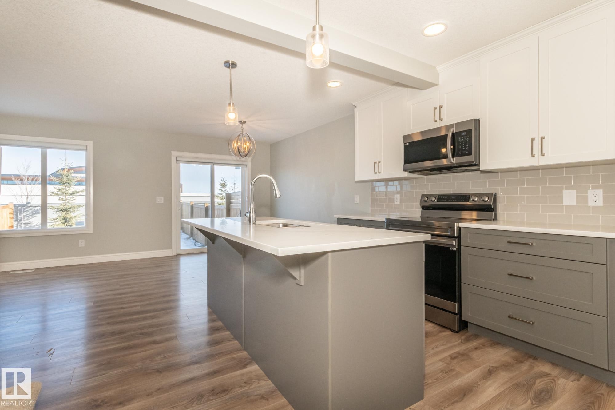 












7635 KORULUK Place SW

,
Edmonton,




AB
T6W 4R7

