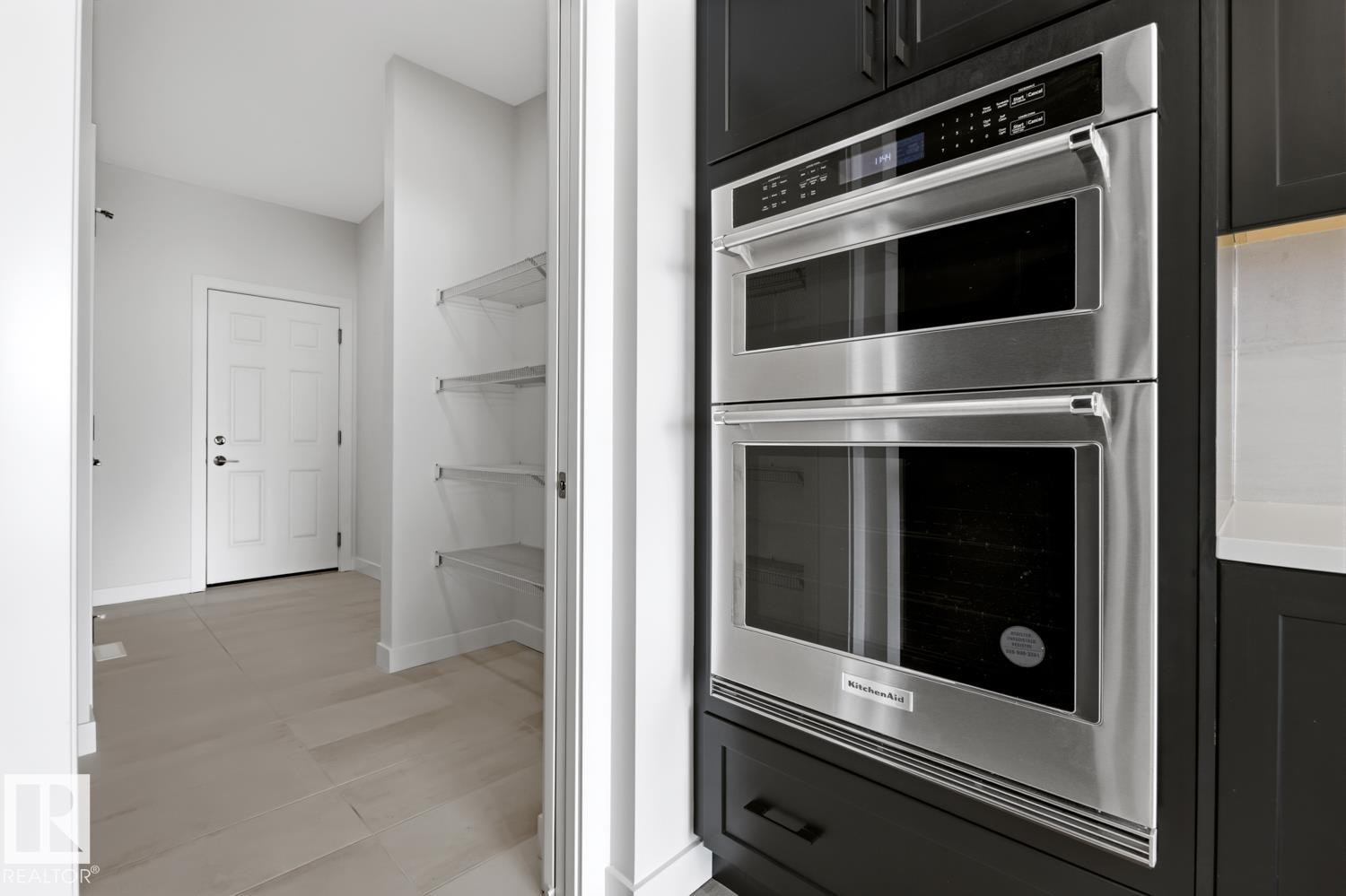 












4454 Kinsella Green SW

,
Edmonton,




AB
T6W 5G2

