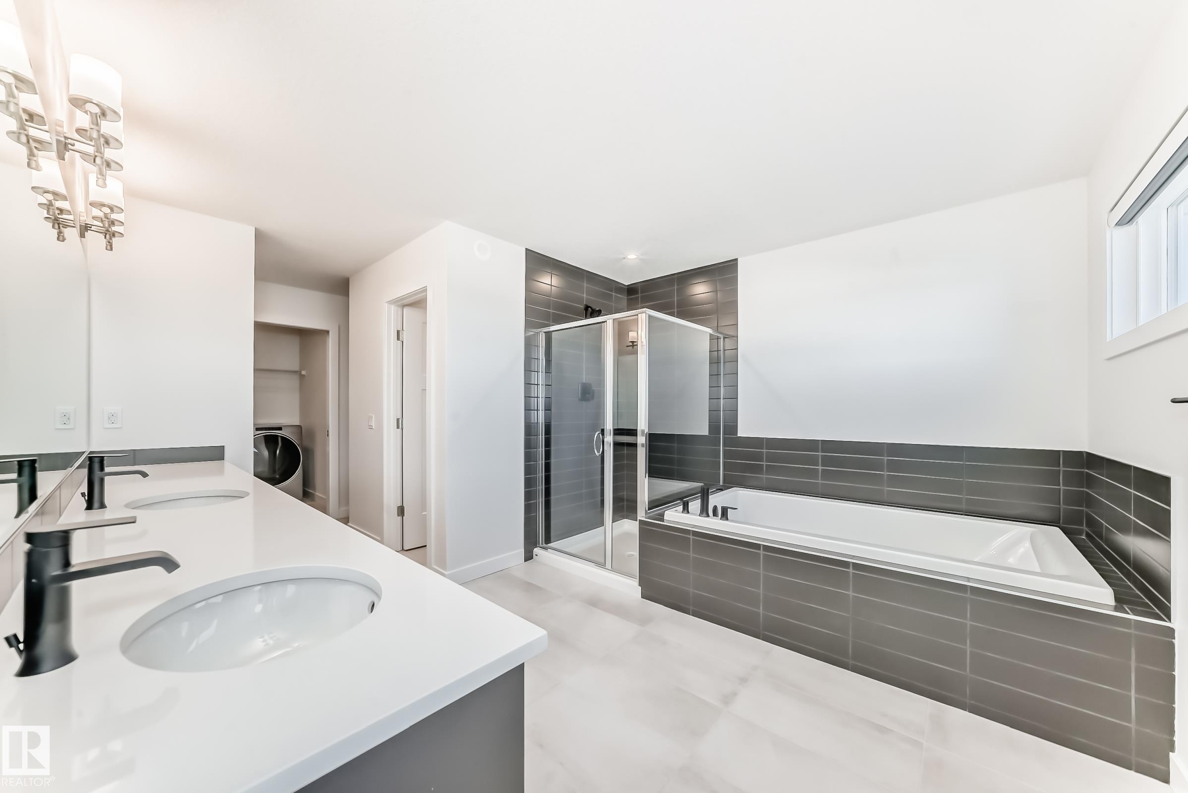 












4454 Kinsella Green SW

,
Edmonton,




AB
T6W 5G2

