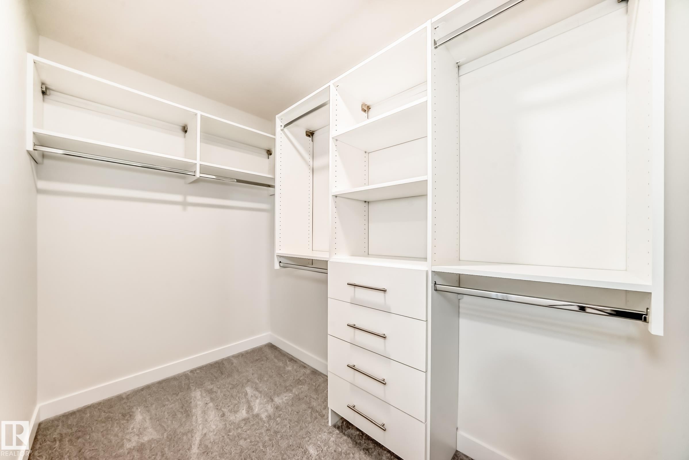 












4454 Kinsella Green SW

,
Edmonton,




AB
T6W 5G2

