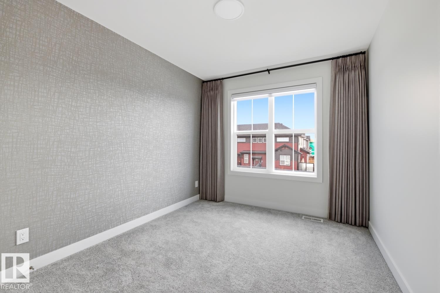 












4454 Kinsella Green SW

,
Edmonton,




AB
T6W 5G2

