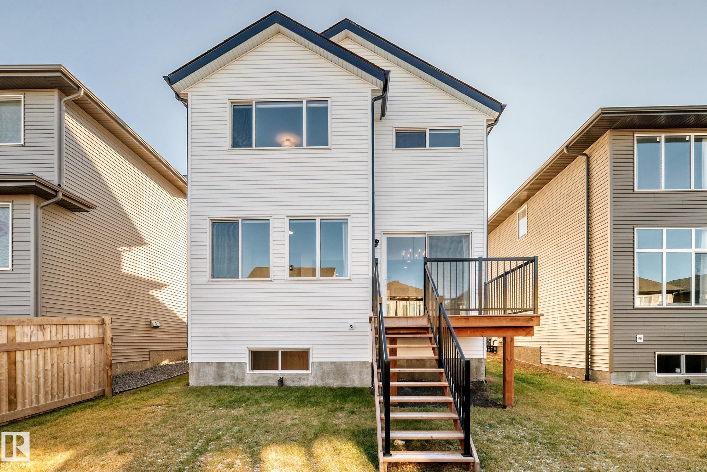 












4454 Kinsella Green SW

,
Edmonton,




AB
T6W 5G2

