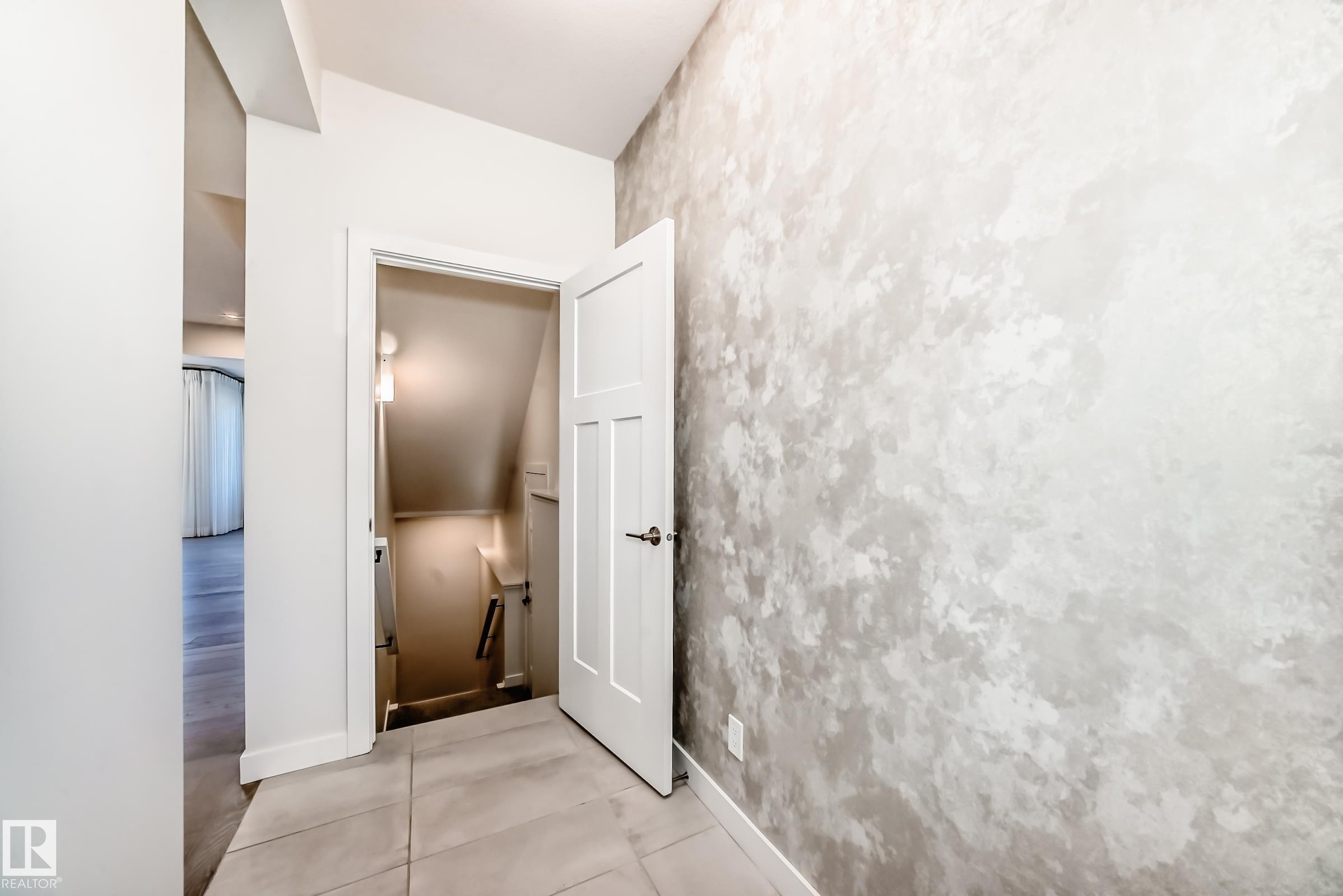 












4454 Kinsella Green SW

,
Edmonton,




AB
T6W 5G2

