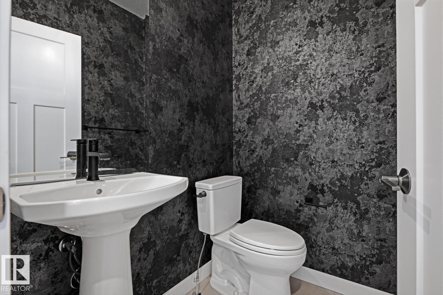 












4454 Kinsella Green SW

,
Edmonton,




AB
T6W 5G2

