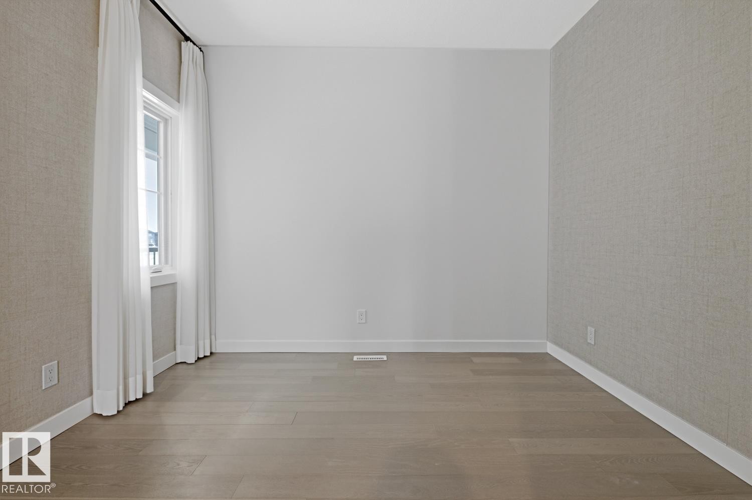 












4454 Kinsella Green SW

,
Edmonton,




AB
T6W 5G2

