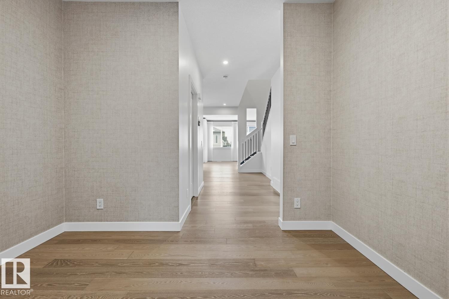 












4454 Kinsella Green SW

,
Edmonton,




AB
T6W 5G2

