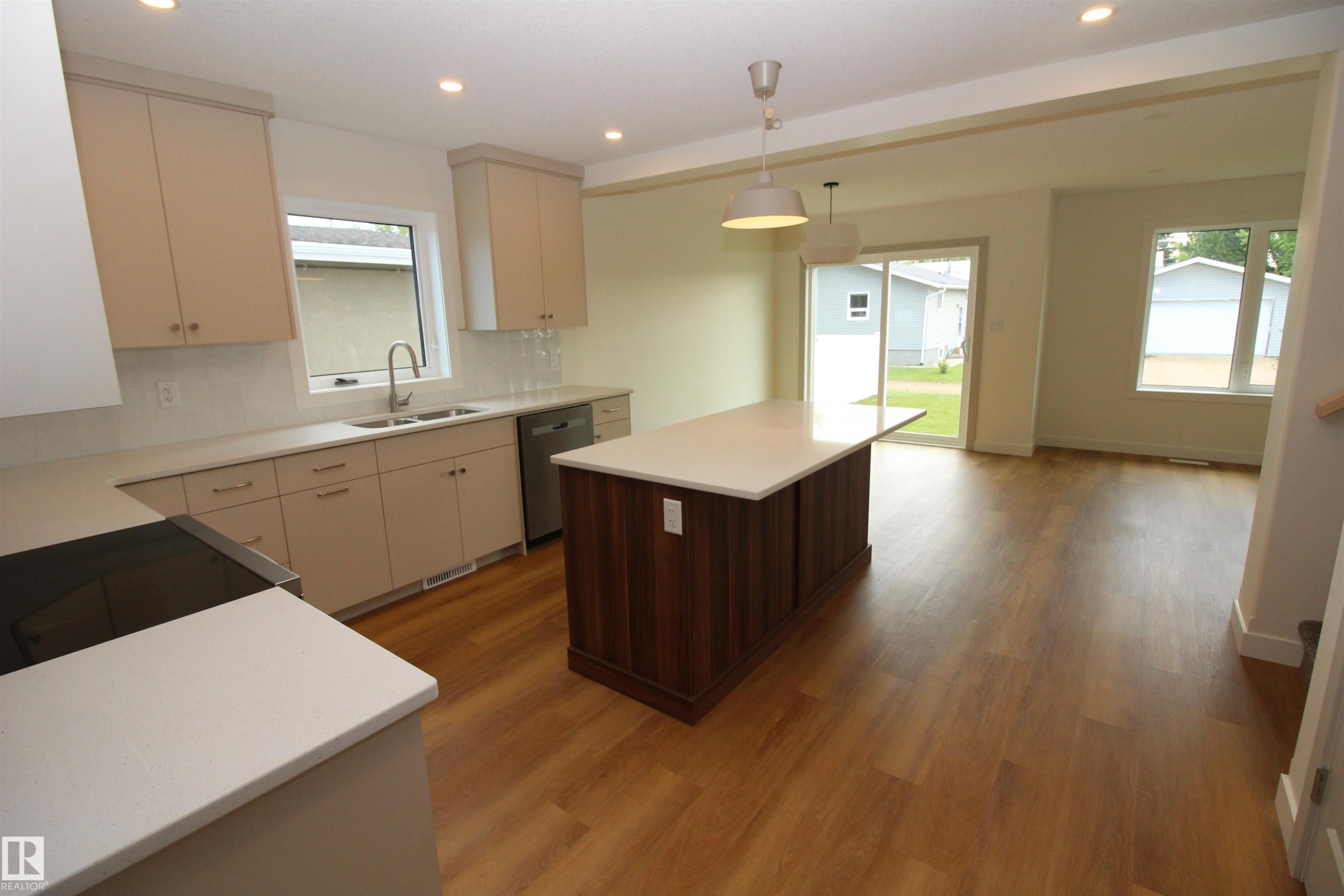 












A 9315 99 Avenue

,
Westlock,




AB
T7P 2P6

