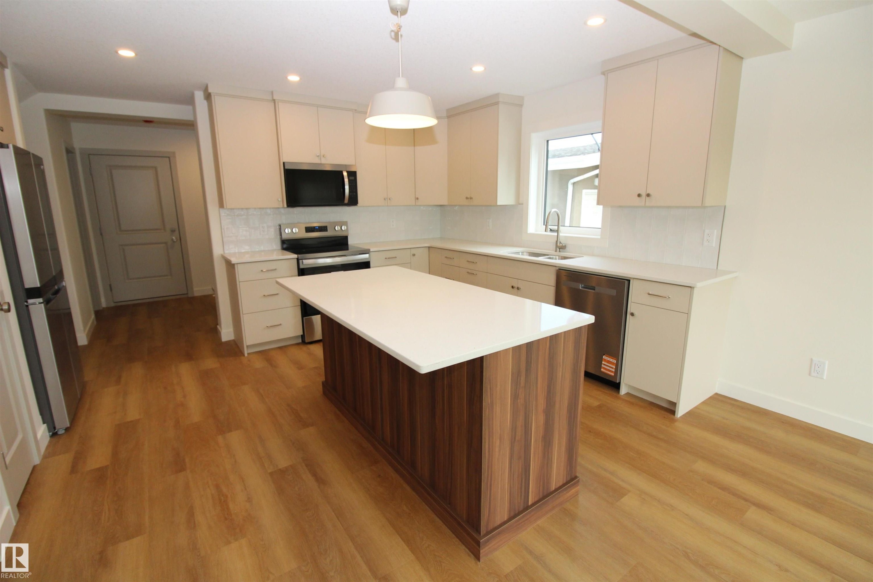 












A 9315 99 Avenue

,
Westlock,




AB
T7P 2P6

