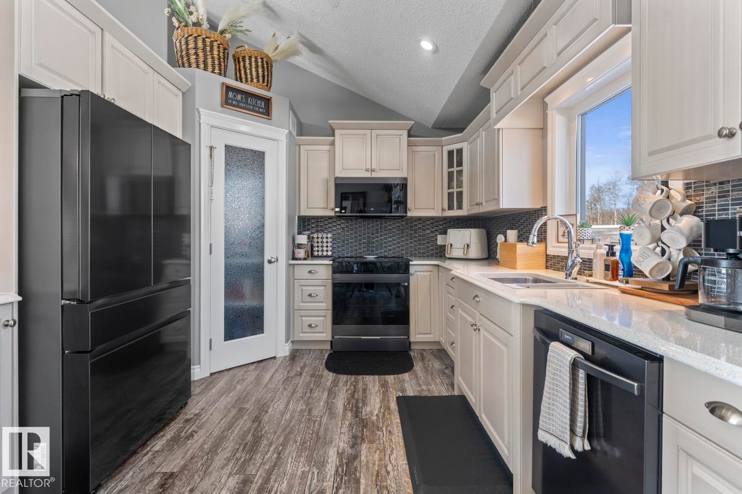 












62230 Range Road 470

,
Rural Bonnyville M.D.,




AB
T9N 0H2

