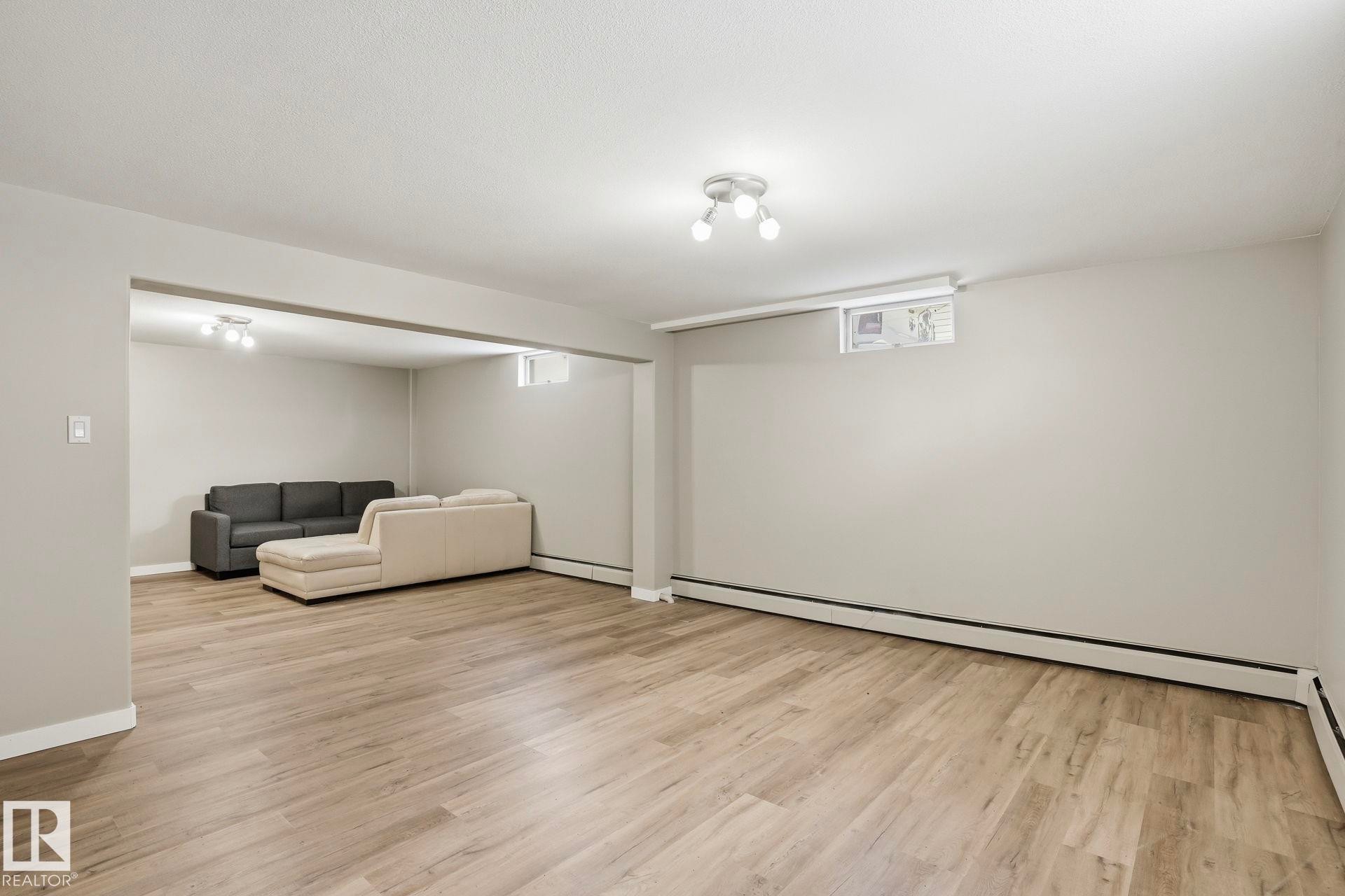 












5403 50 Street

,
Stony Plain,




AB
T7E 1B7

