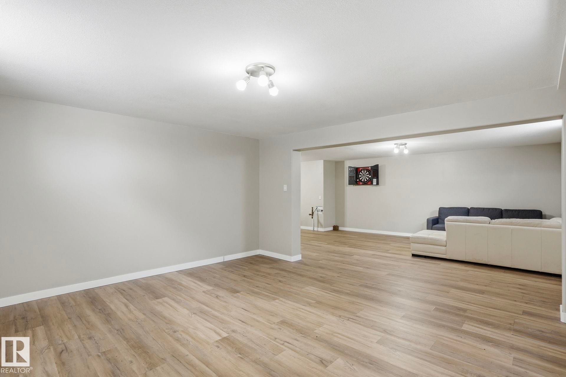 












5403 50 Street

,
Stony Plain,




AB
T7E 1B7

