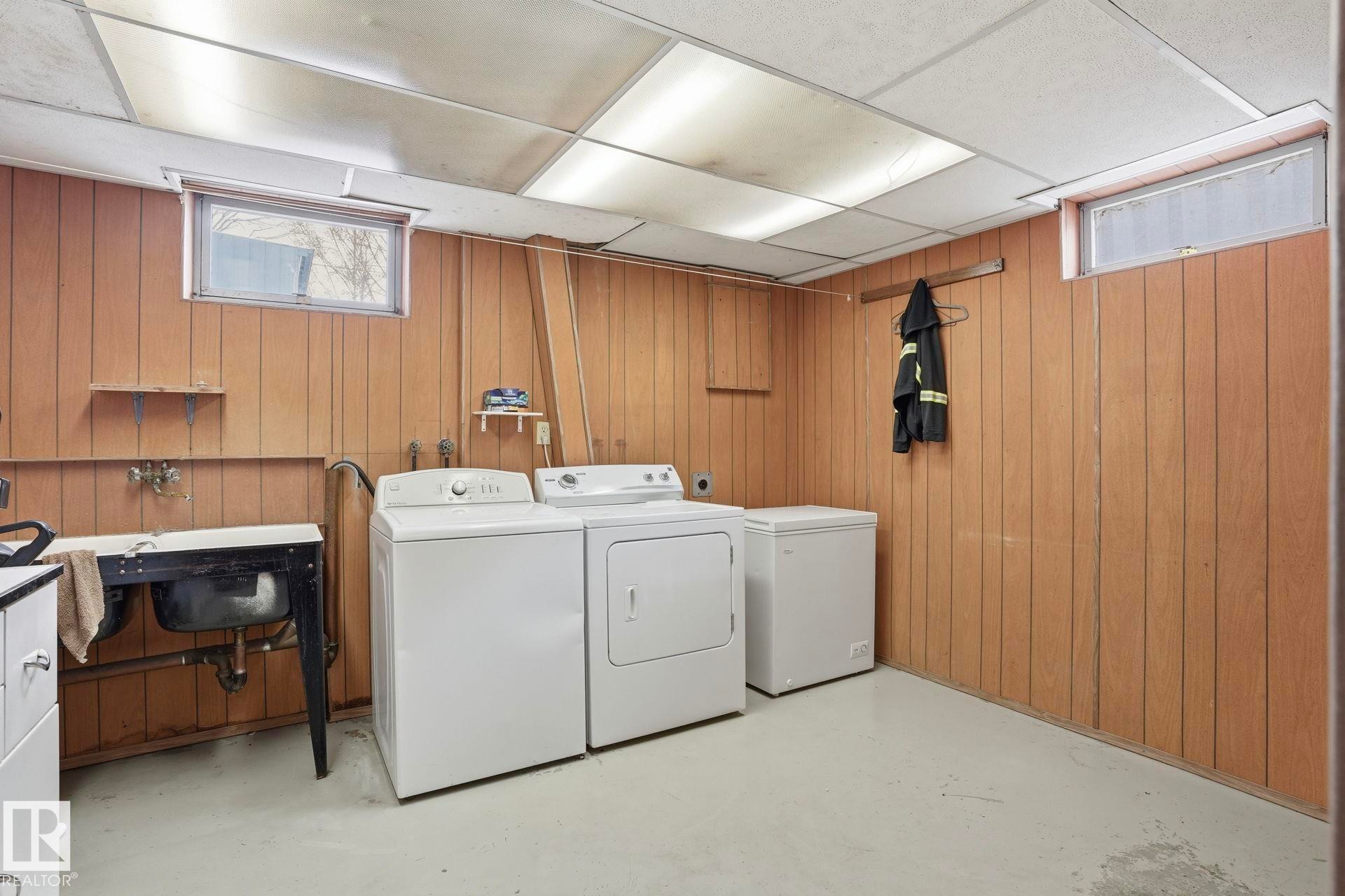 












5403 50 Street

,
Stony Plain,




AB
T7E 1B7

