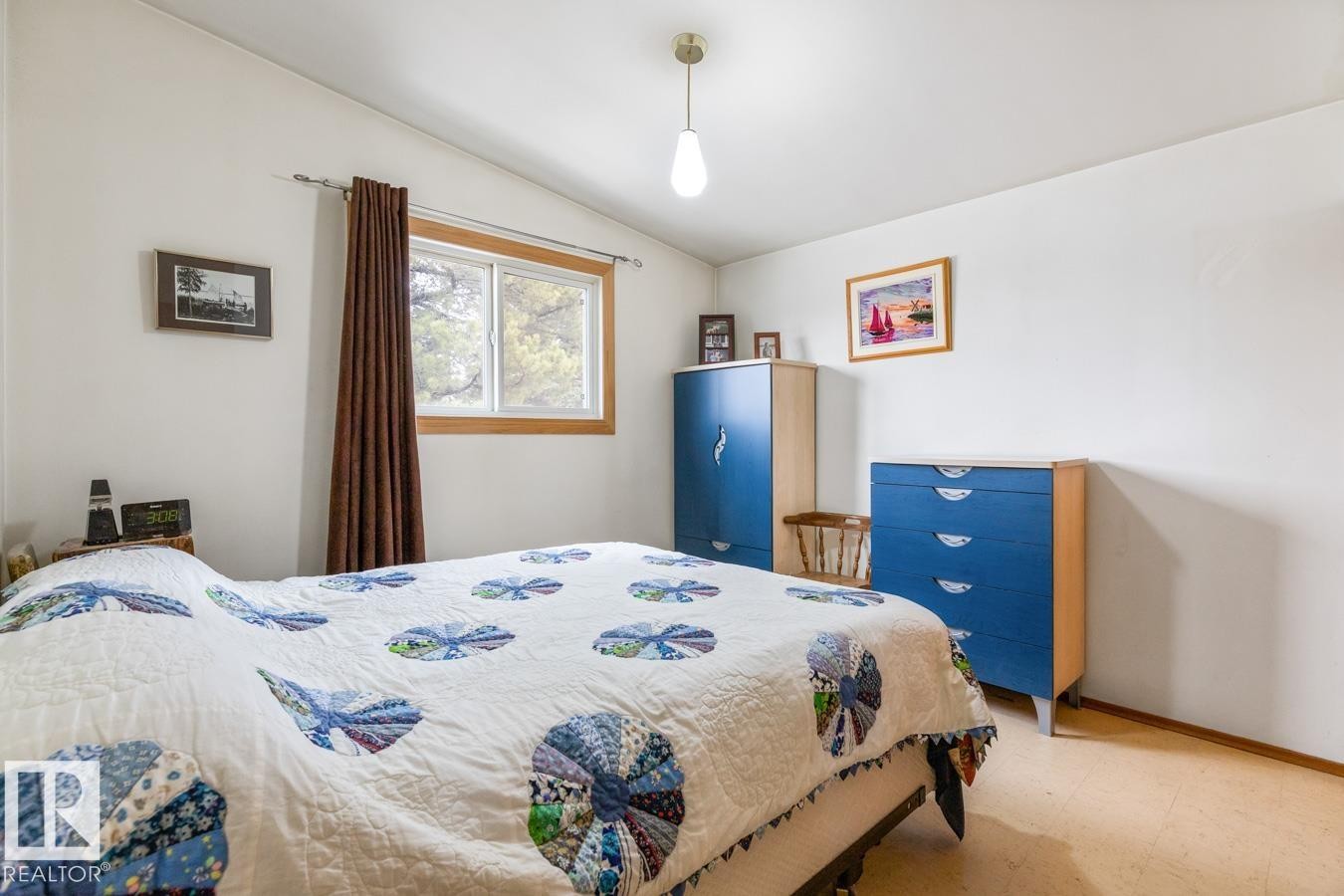 












13437 118 Street

,
Edmonton,




AB
T5E 5L9

