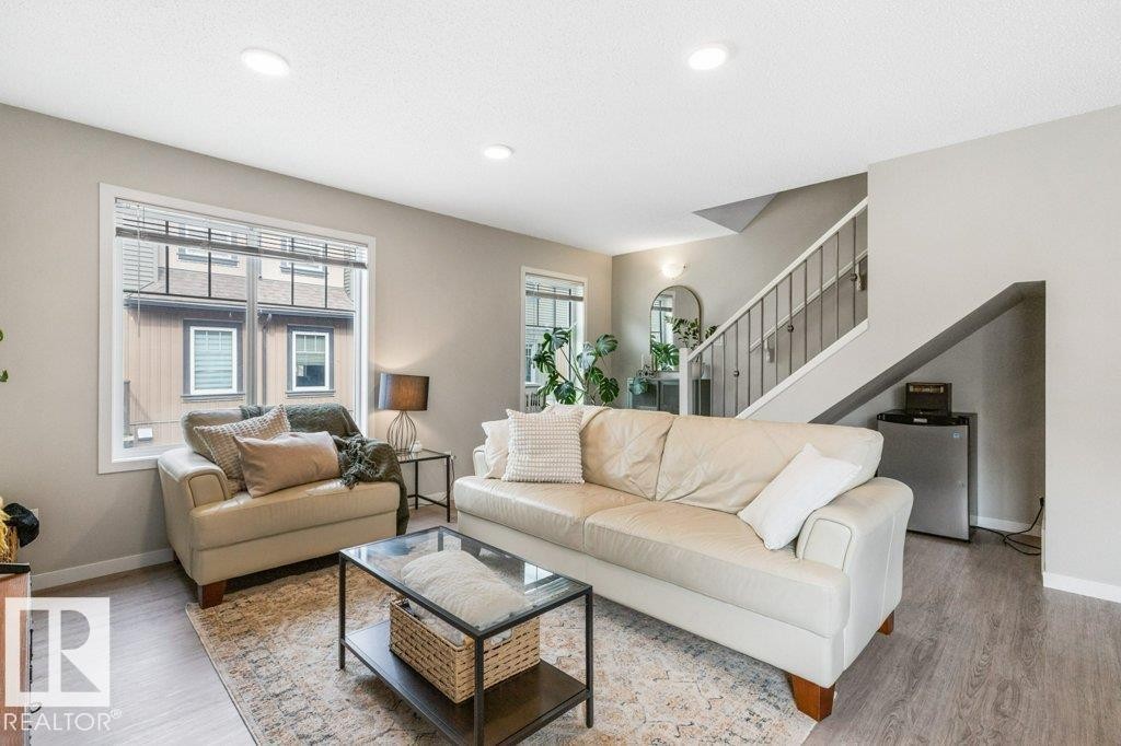 












102 3305 ORCHARDS LINK Link

,
Edmonton,




AB
T6X 2H1

