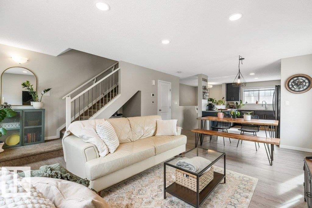 












102 3305 ORCHARDS LINK Link

,
Edmonton,




AB
T6X 2H1

