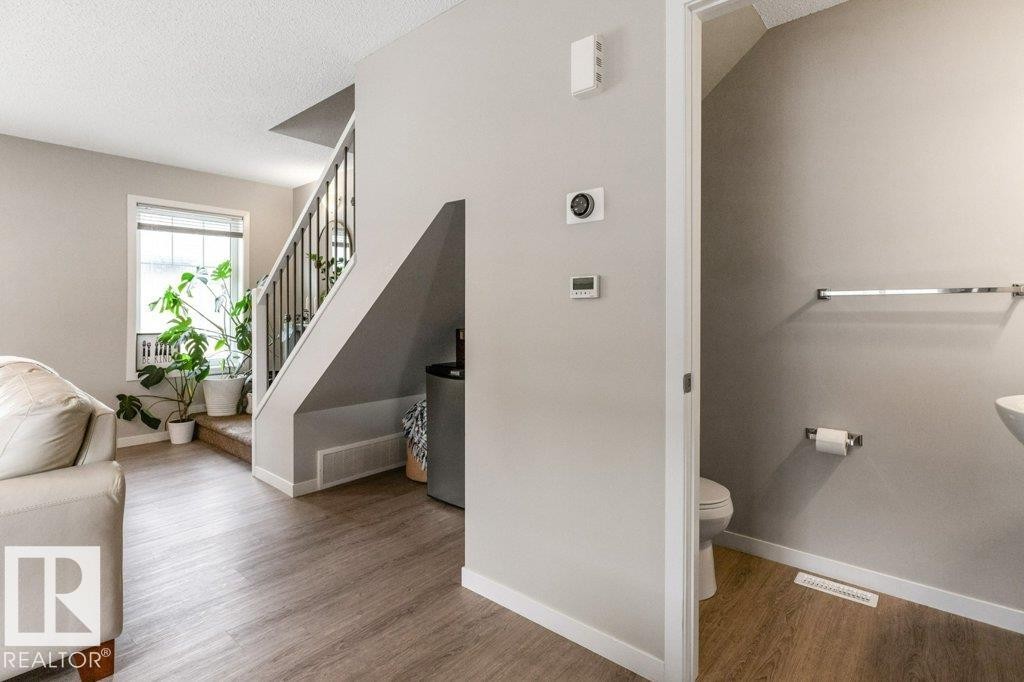 












102 3305 ORCHARDS LINK Link

,
Edmonton,




AB
T6X 2H1

