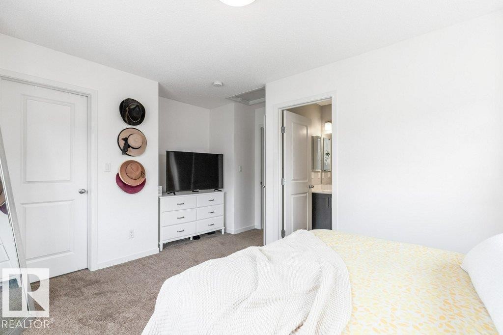 












102 3305 ORCHARDS LINK Link

,
Edmonton,




AB
T6X 2H1

