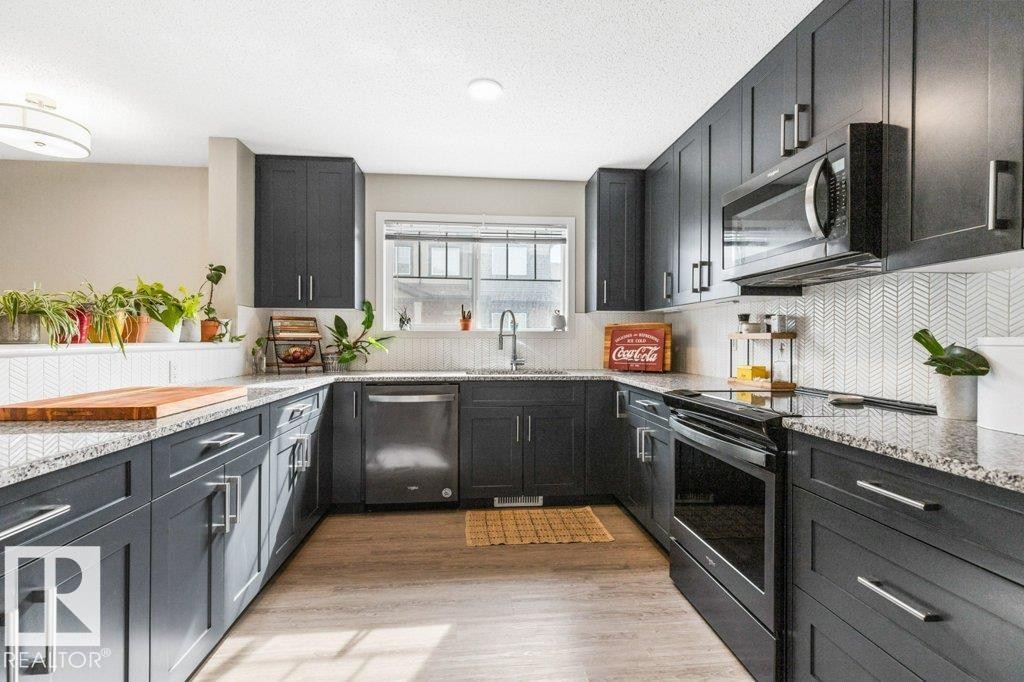 












102 3305 ORCHARDS LINK Link

,
Edmonton,




AB
T6X 2H1

