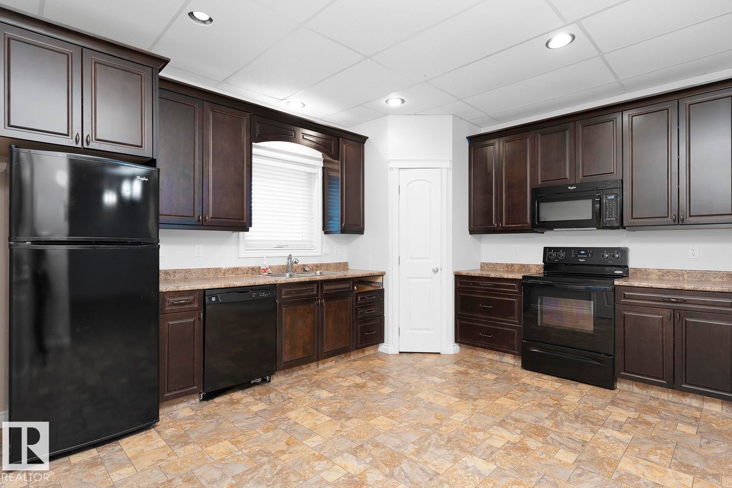 












509 13 Street

,
Cold Lake,




AB
T9M 1B3

