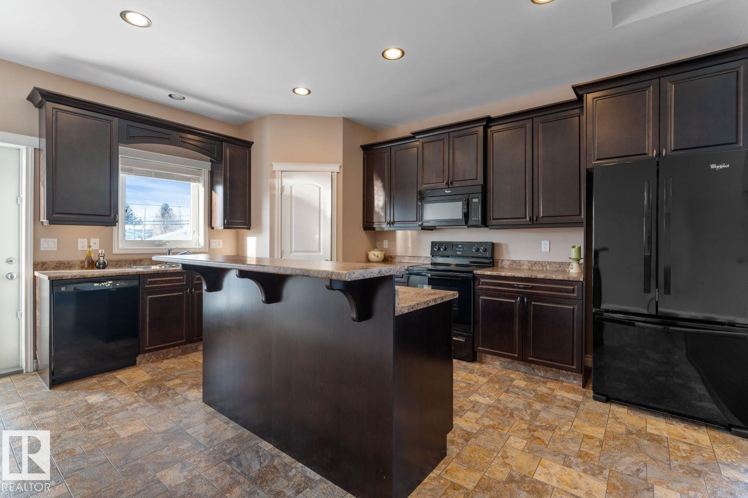 












509 13 Street

,
Cold Lake,




AB
T9M 1B3

