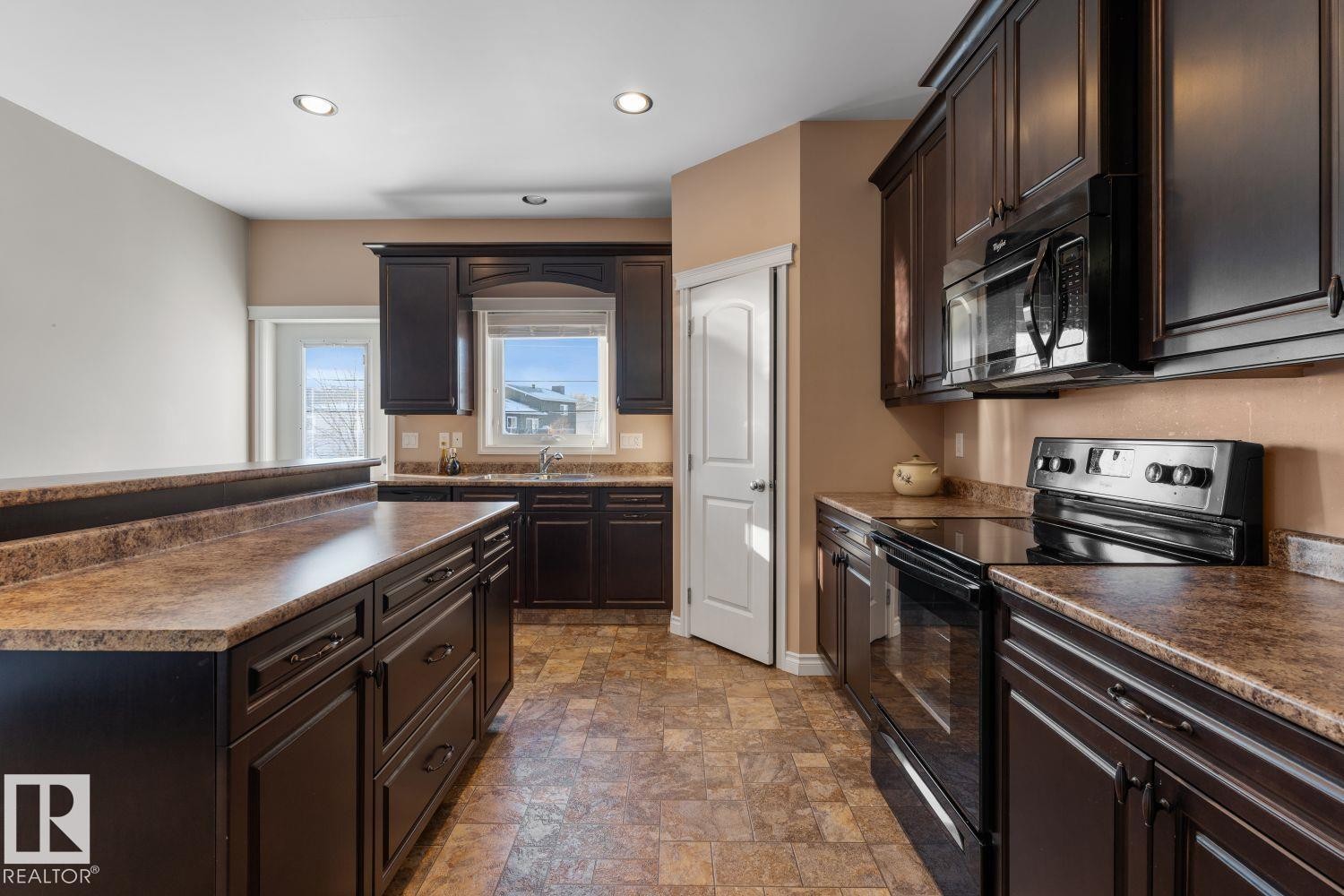 












509 13 Street

,
Cold Lake,




AB
T9M 1B3

