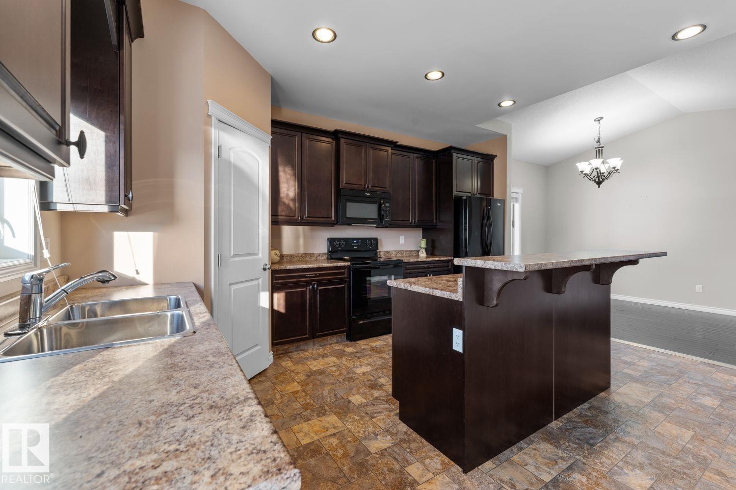 












509 13 Street

,
Cold Lake,




AB
T9M 1B3

