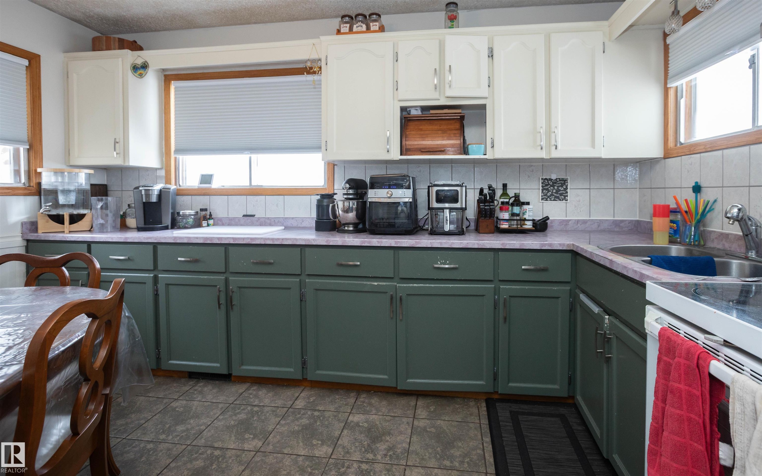 












4420 56 Avenue

,
Barrhead,




AB
T7N 1K6

