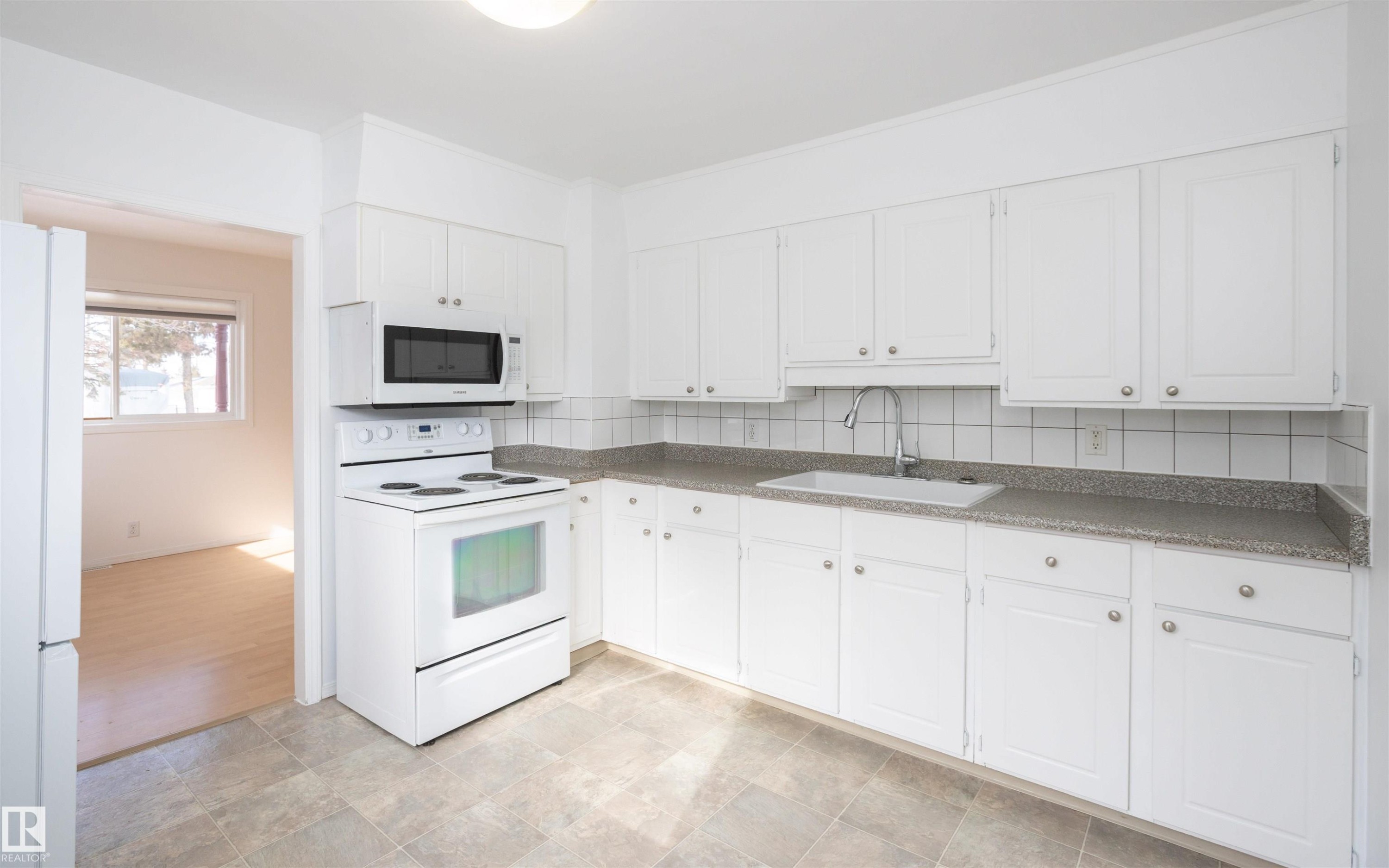 












9723 107 Street

,
Westlock,




AB
T7P 2K8


