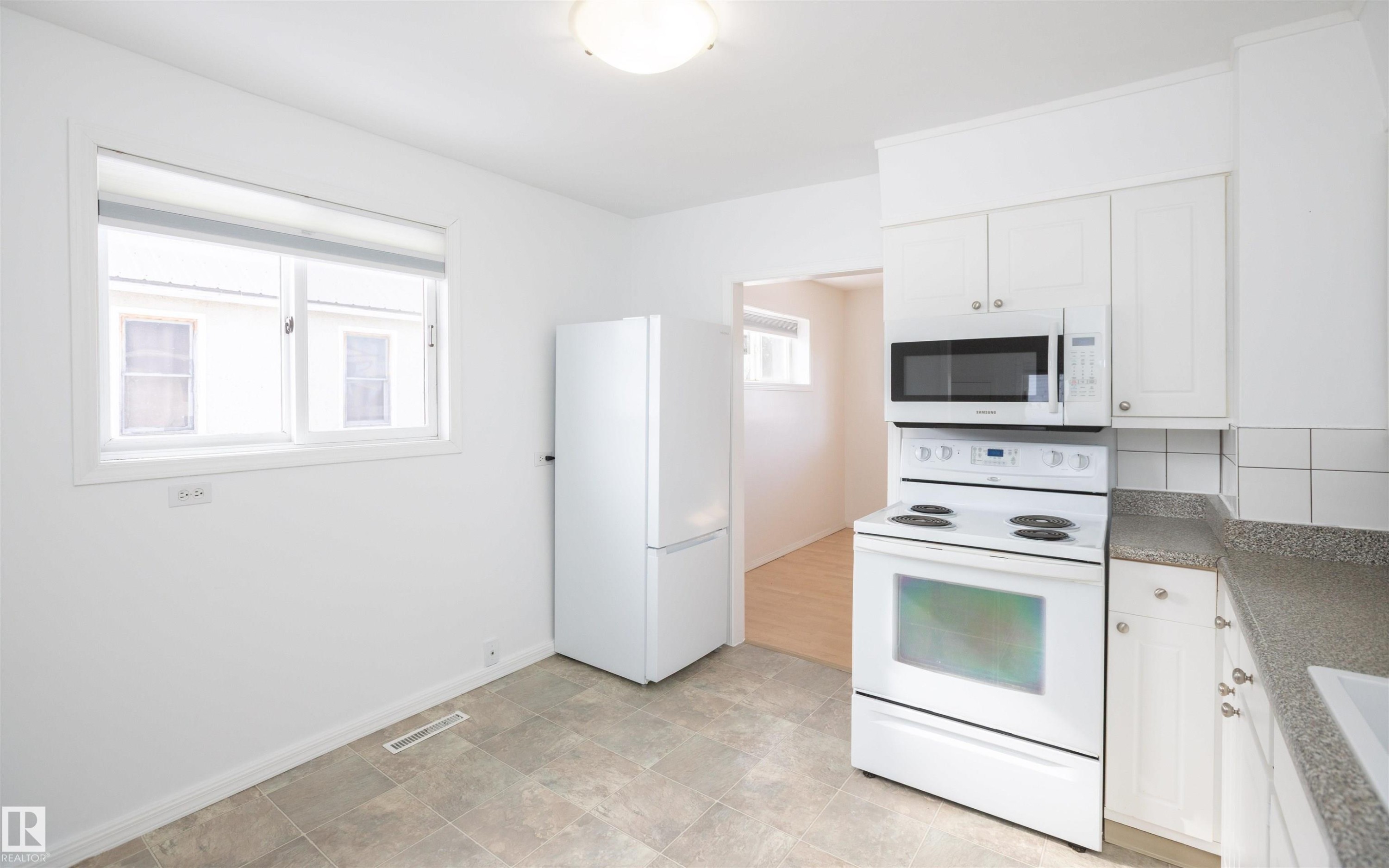 












9723 107 Street

,
Westlock,




AB
T7P 2K8

