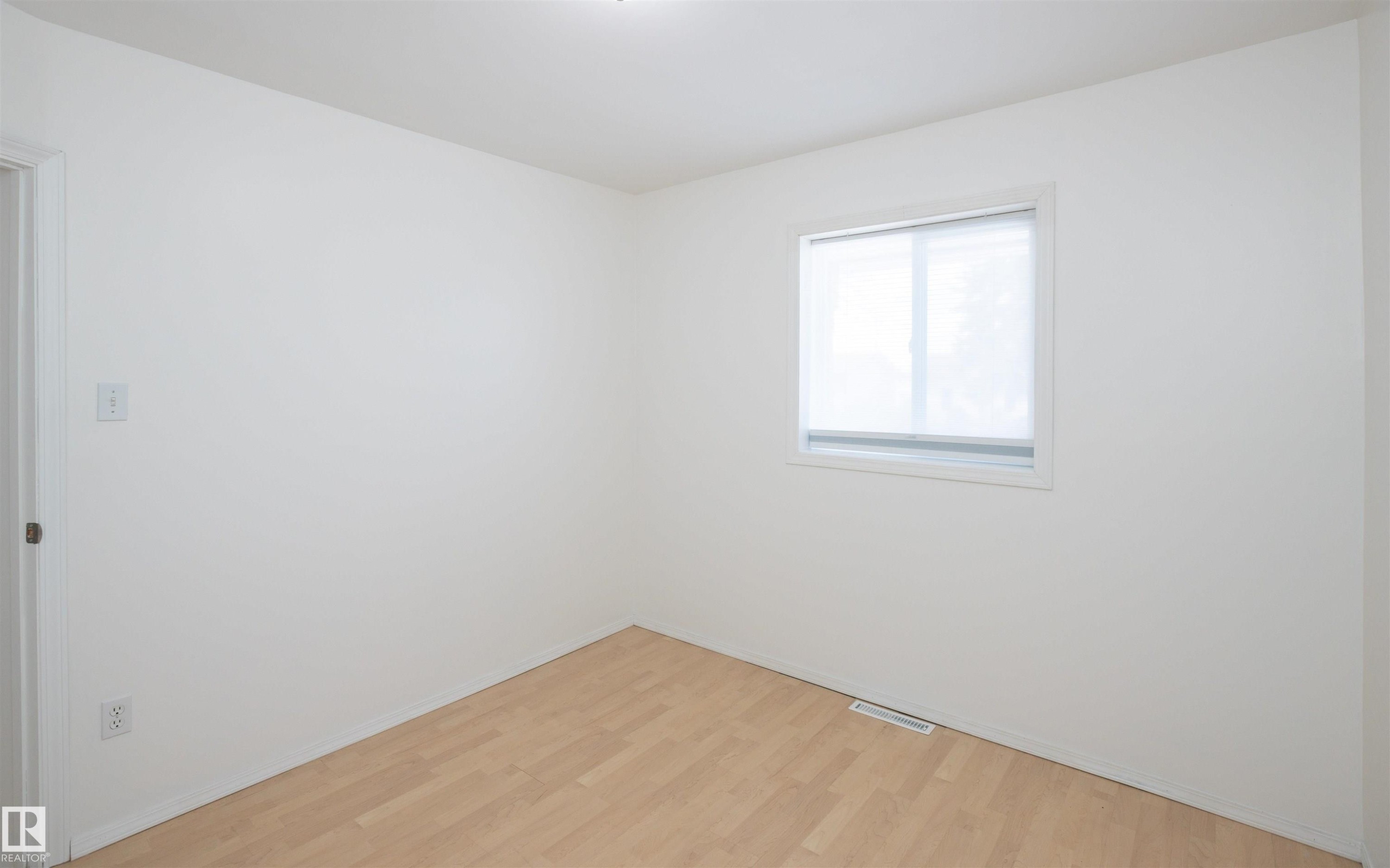 












9723 107 Street

,
Westlock,




AB
T7P 2K8


