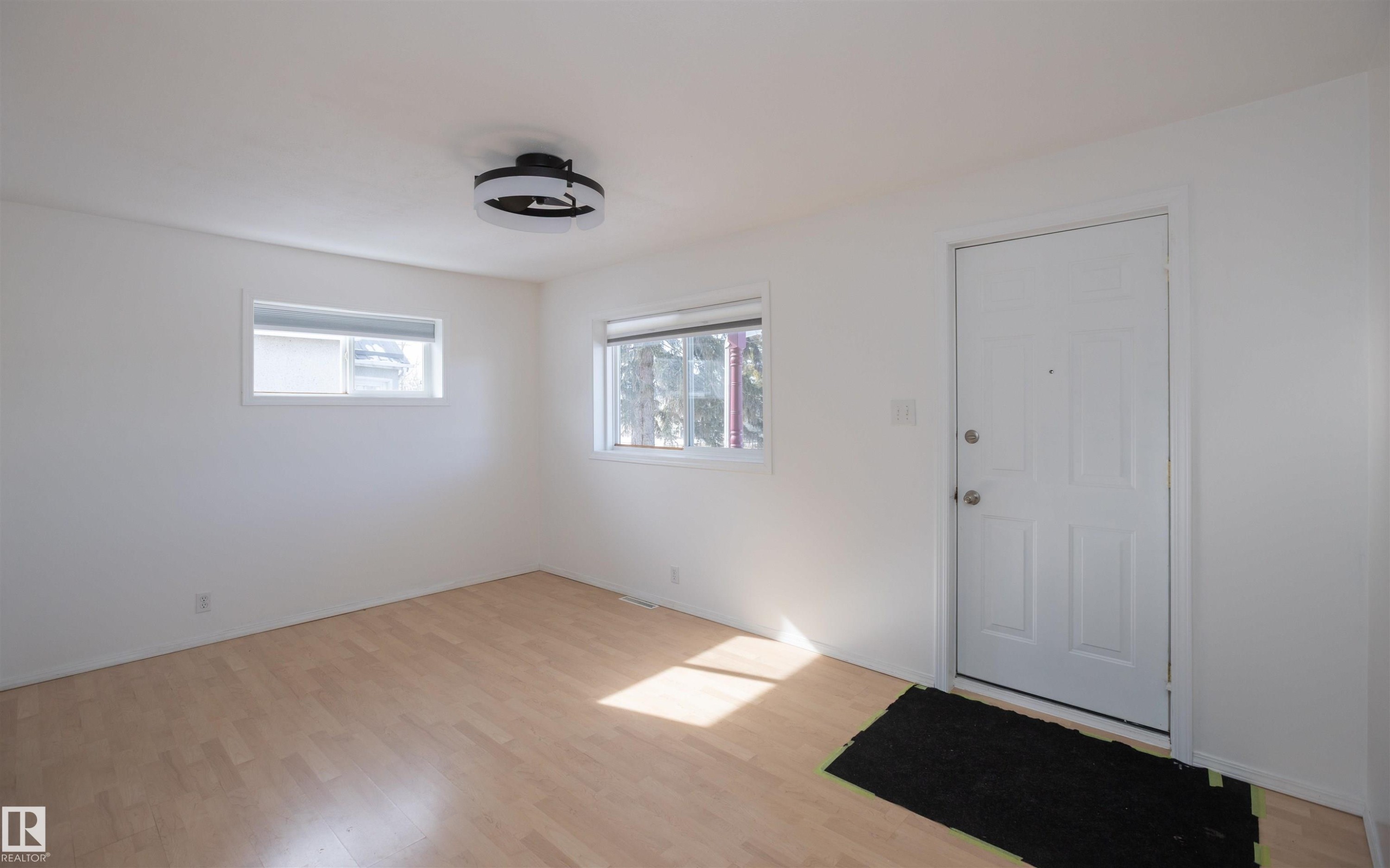 












9723 107 Street

,
Westlock,




AB
T7P 2K8

