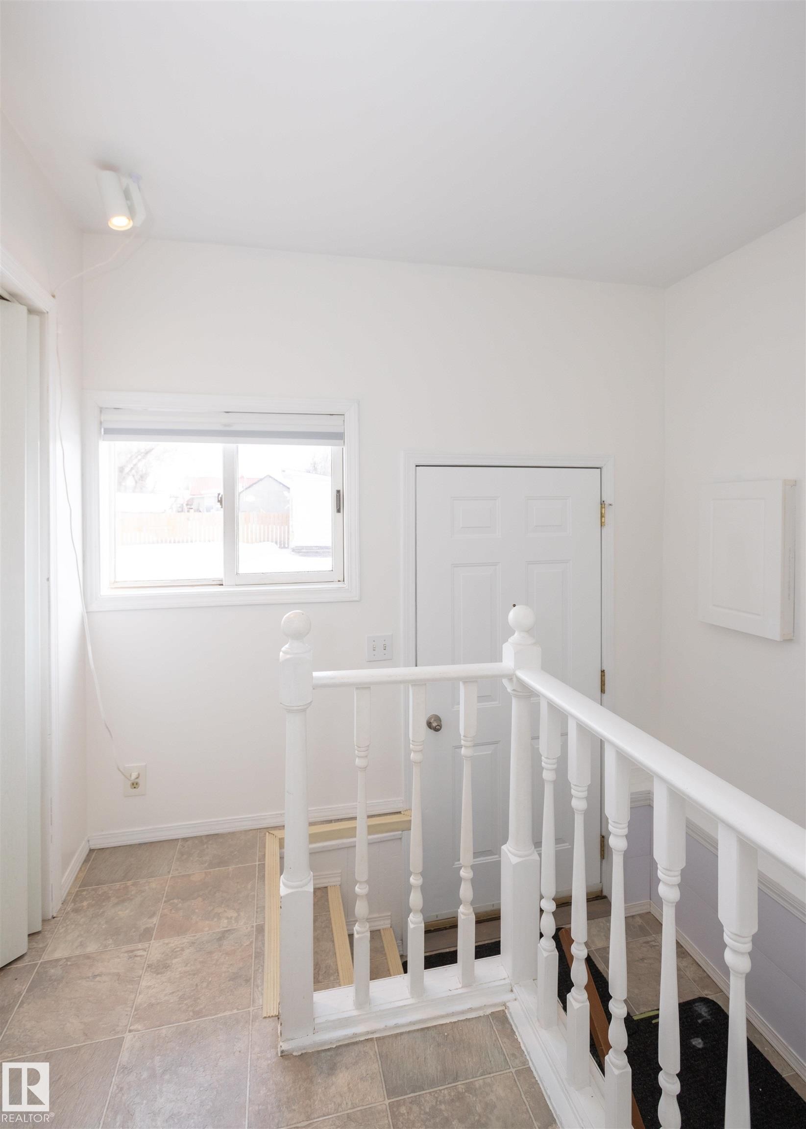 












9723 107 Street

,
Westlock,




AB
T7P 2K8

