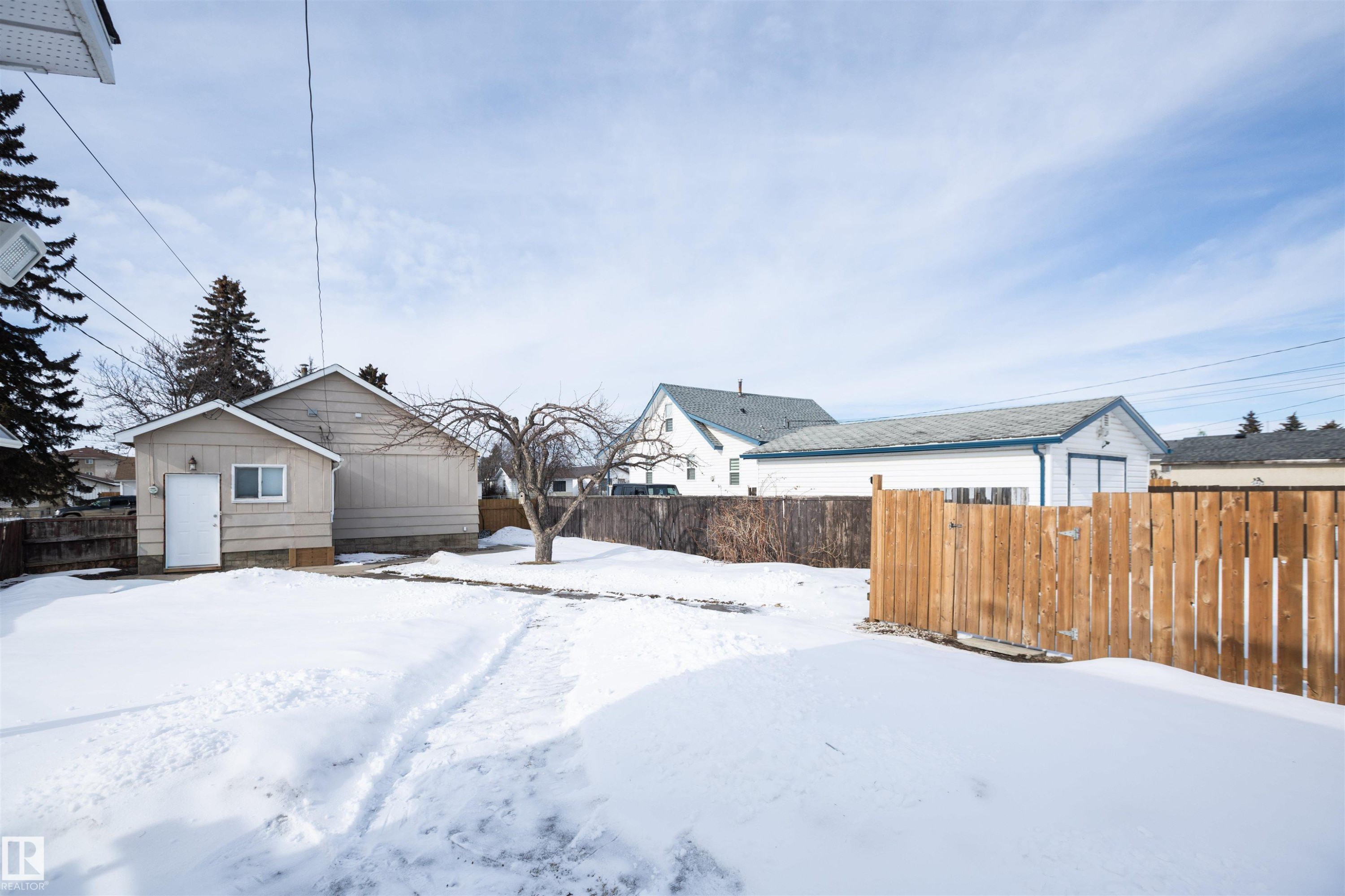 












9723 107 Street

,
Westlock,




AB
T7P 2K8

