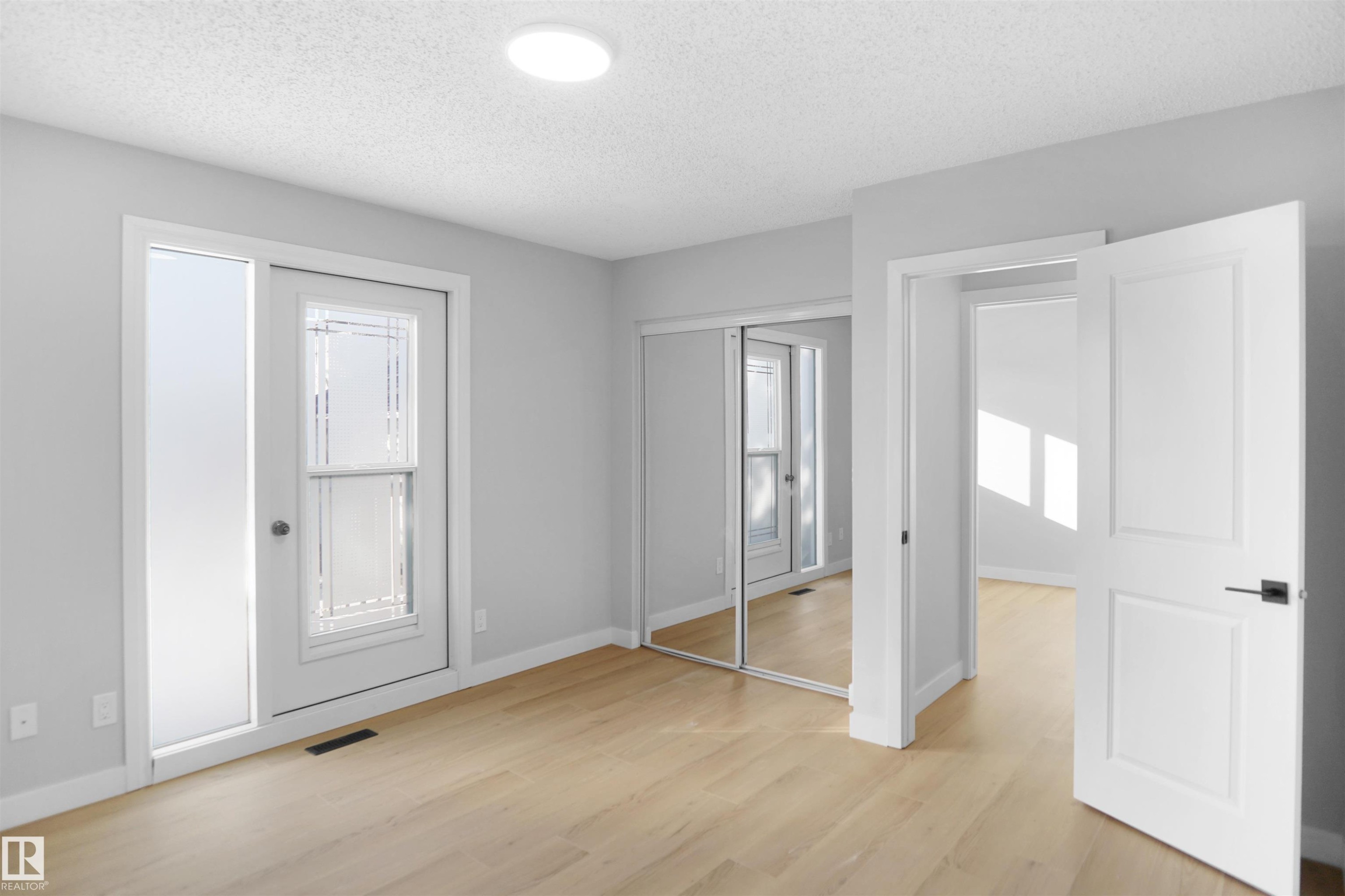 












3312 44A Street

,
Edmonton,




AB
T6L 4W9

