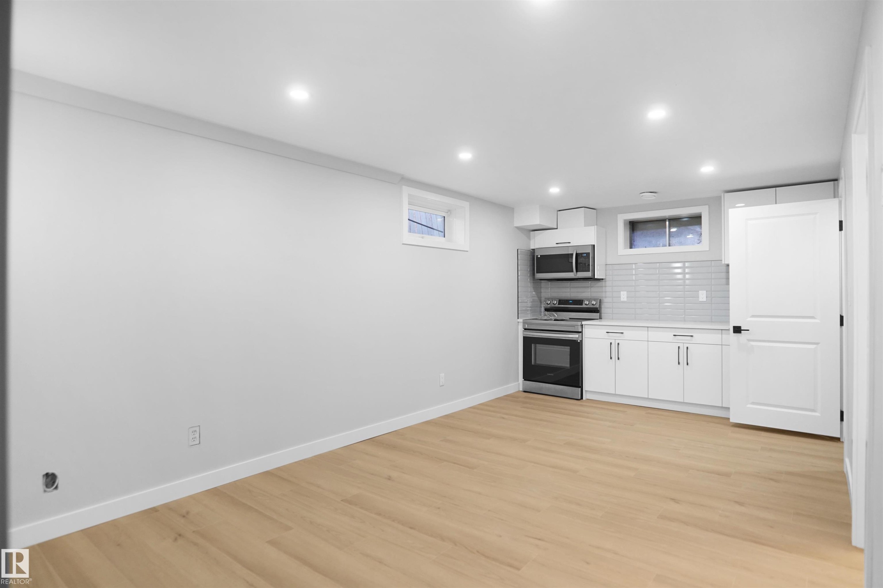 












3312 44A Street

,
Edmonton,




AB
T6L 4W9

