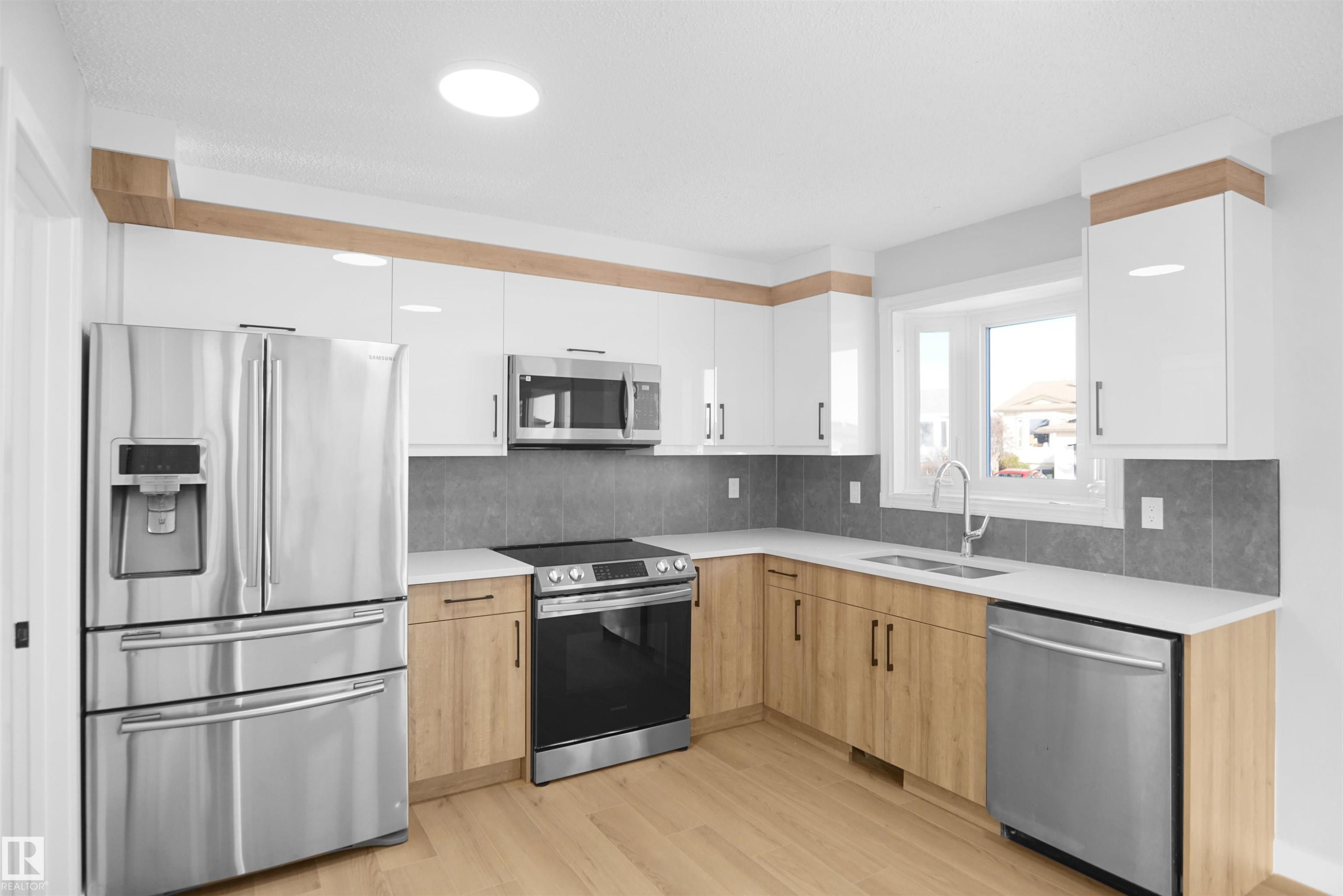 












3312 44A Street

,
Edmonton,




AB
T6L 4W9

