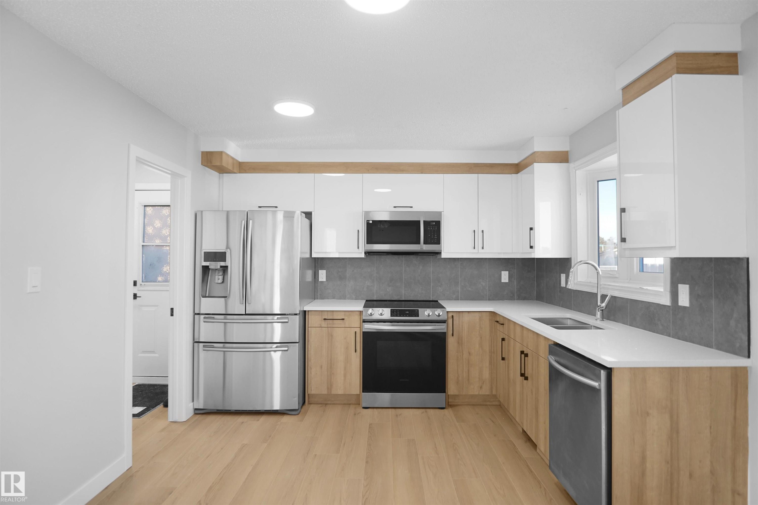 












3312 44A Street

,
Edmonton,




AB
T6L 4W9

