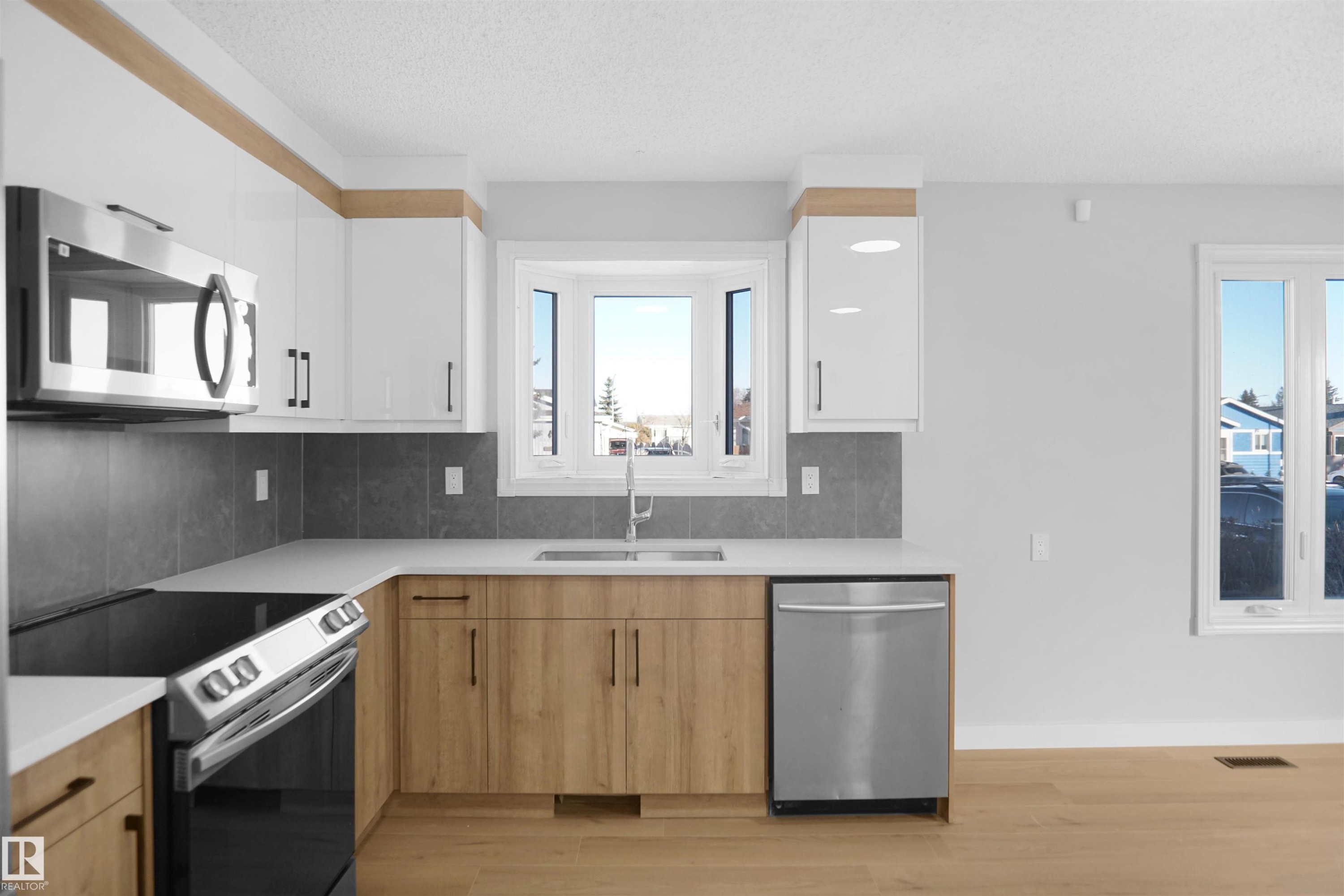 












3312 44A Street

,
Edmonton,




AB
T6L 4W9

