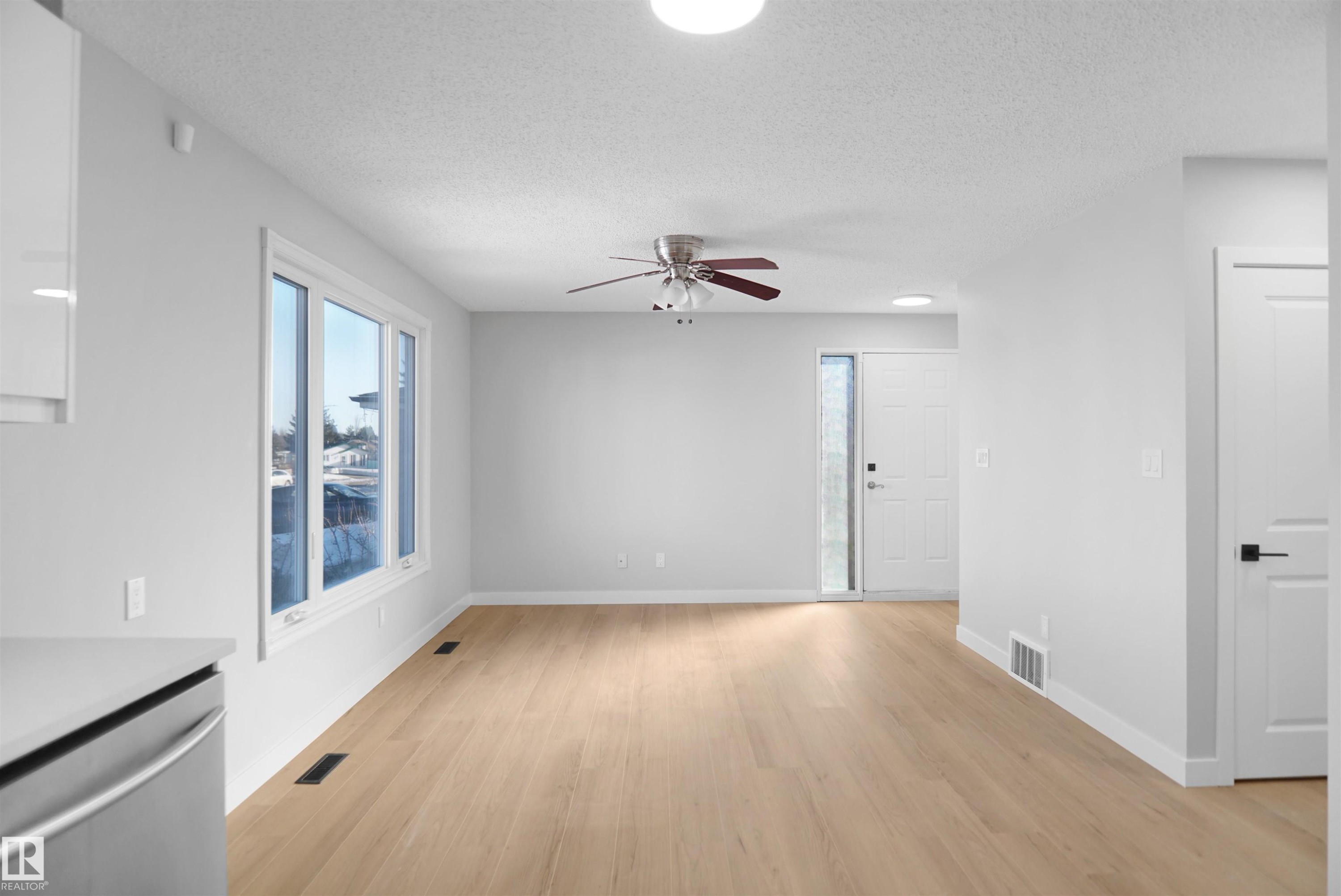 












3312 44A Street

,
Edmonton,




AB
T6L 4W9

