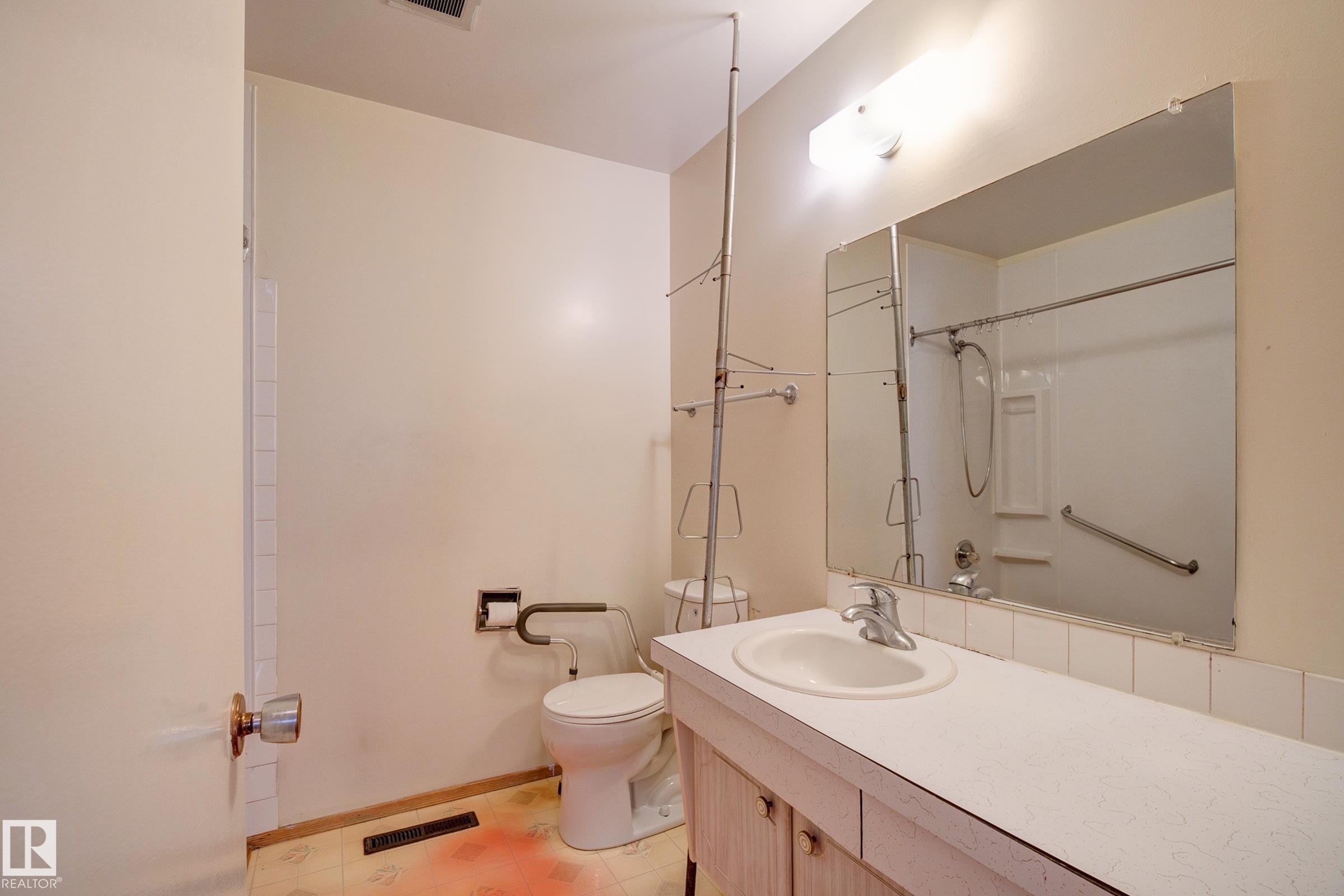 












7807 144 Avenue NW

,
Edmonton,




AB
T5C 2R9

