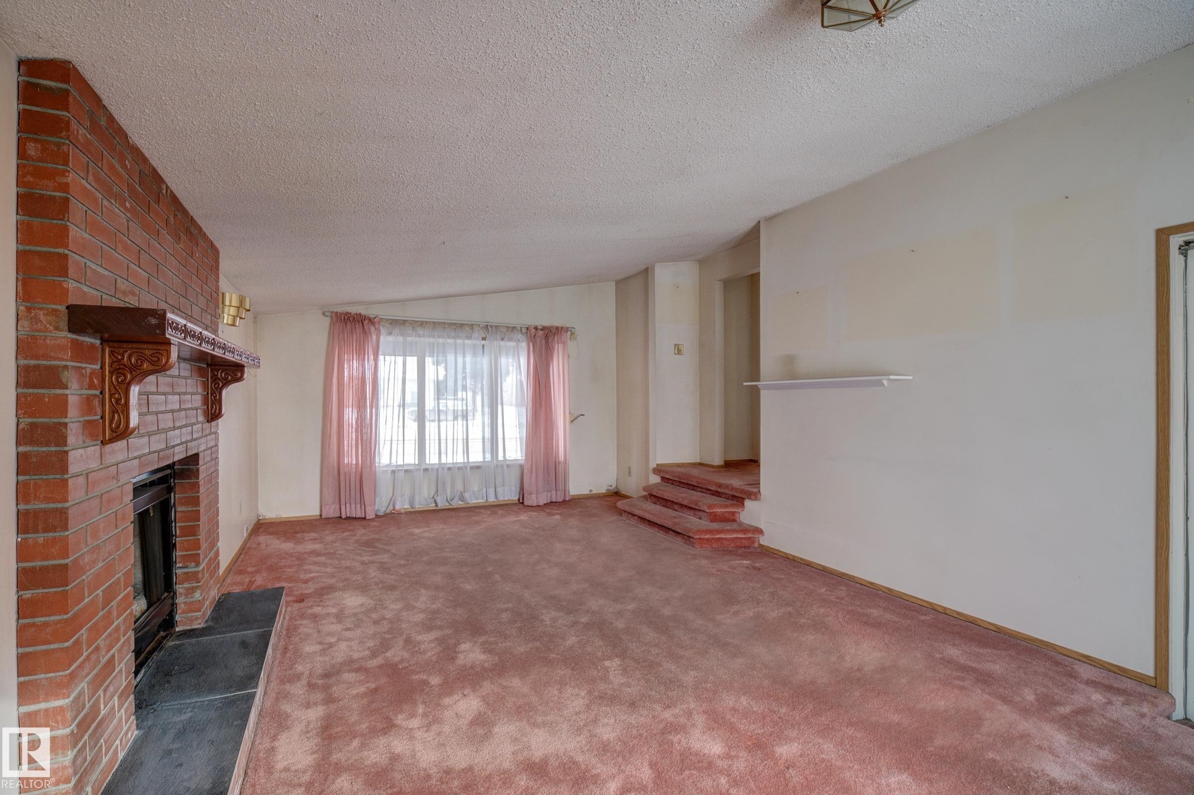 












7807 144 Avenue NW

,
Edmonton,




AB
T5C 2R9

