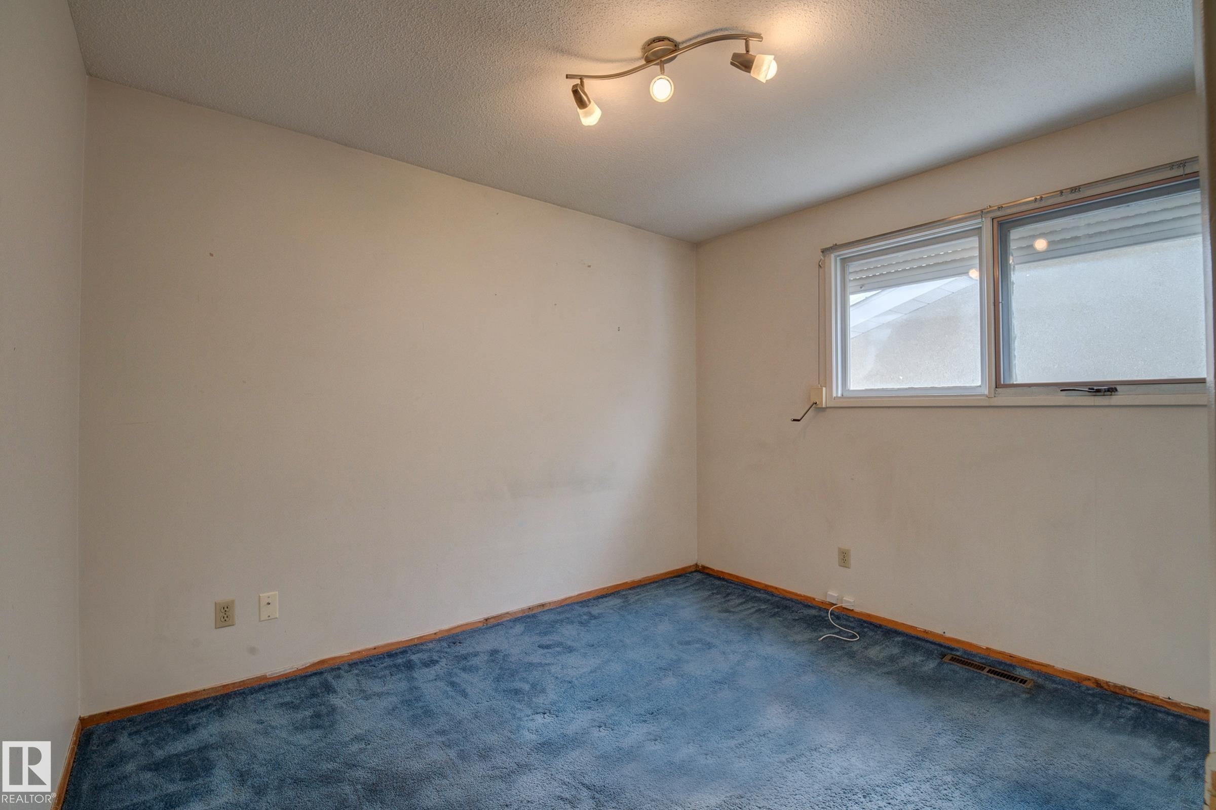 












7807 144 Avenue NW

,
Edmonton,




AB
T5C 2R9

