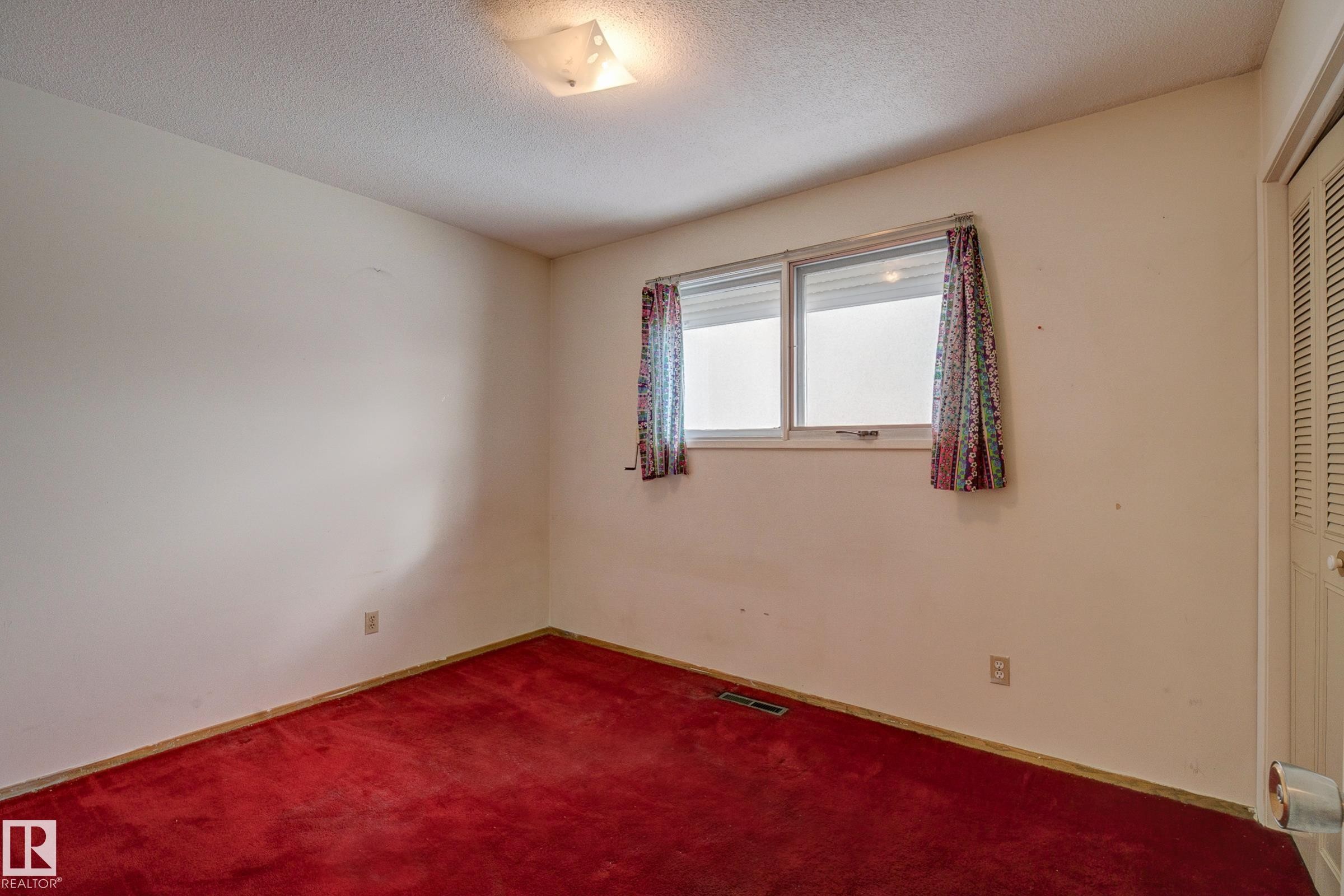 












7807 144 Avenue NW

,
Edmonton,




AB
T5C 2R9

