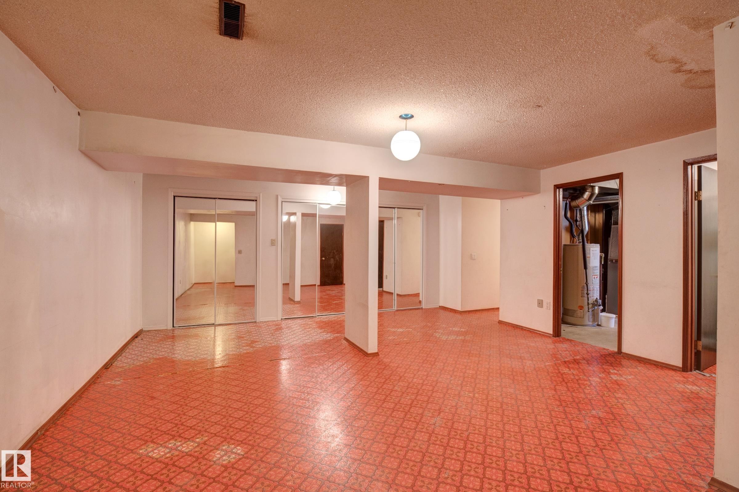 












7807 144 Avenue NW

,
Edmonton,




AB
T5C 2R9

