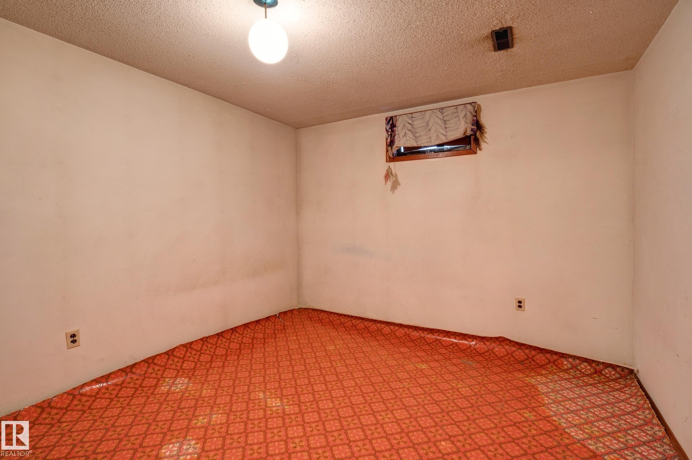 












7807 144 Avenue NW

,
Edmonton,




AB
T5C 2R9

