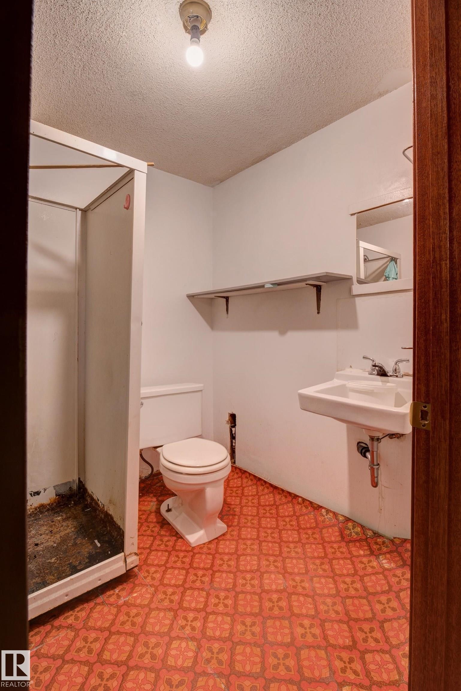 












7807 144 Avenue NW

,
Edmonton,




AB
T5C 2R9

