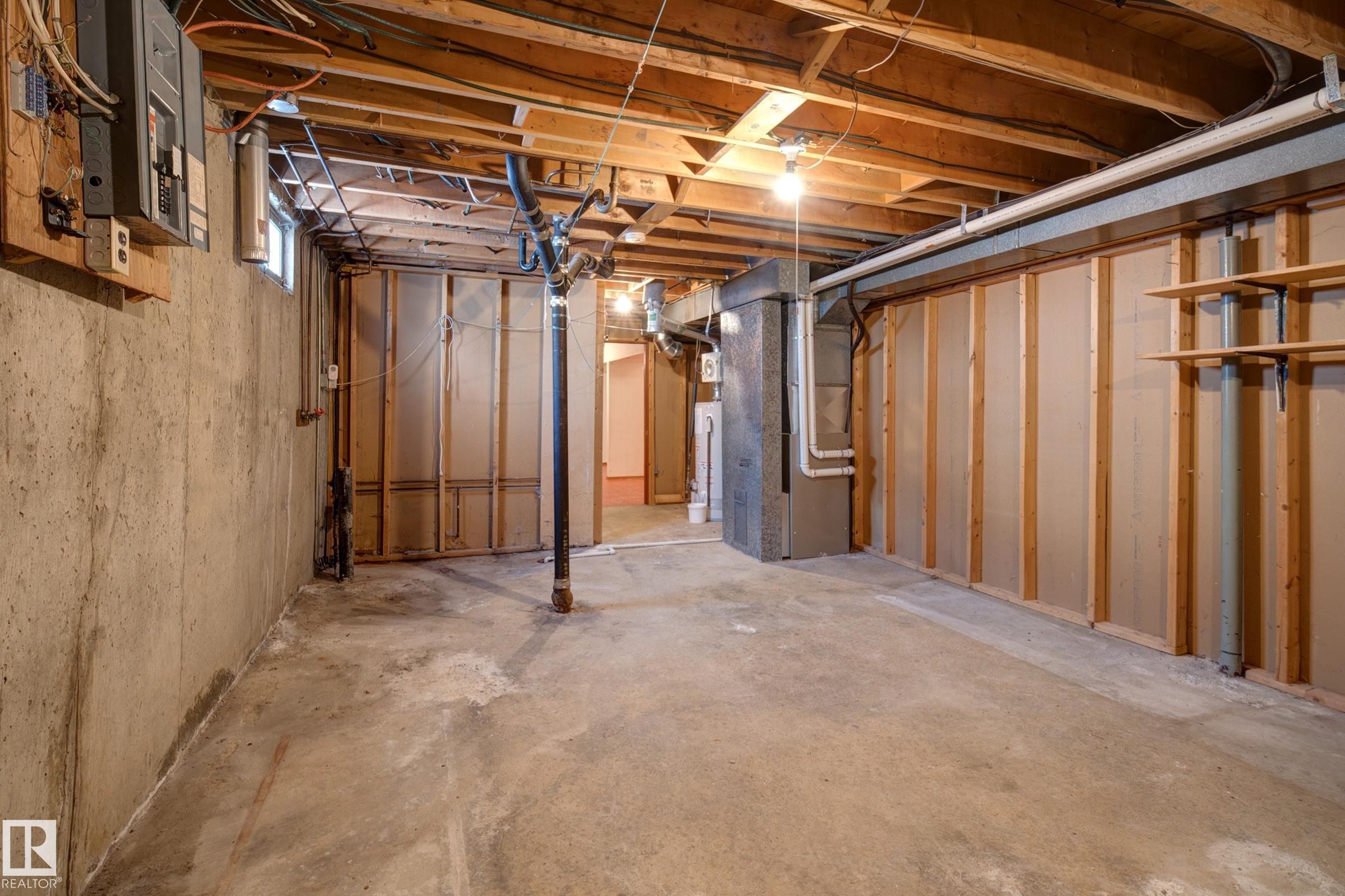 












7807 144 Avenue NW

,
Edmonton,




AB
T5C 2R9

