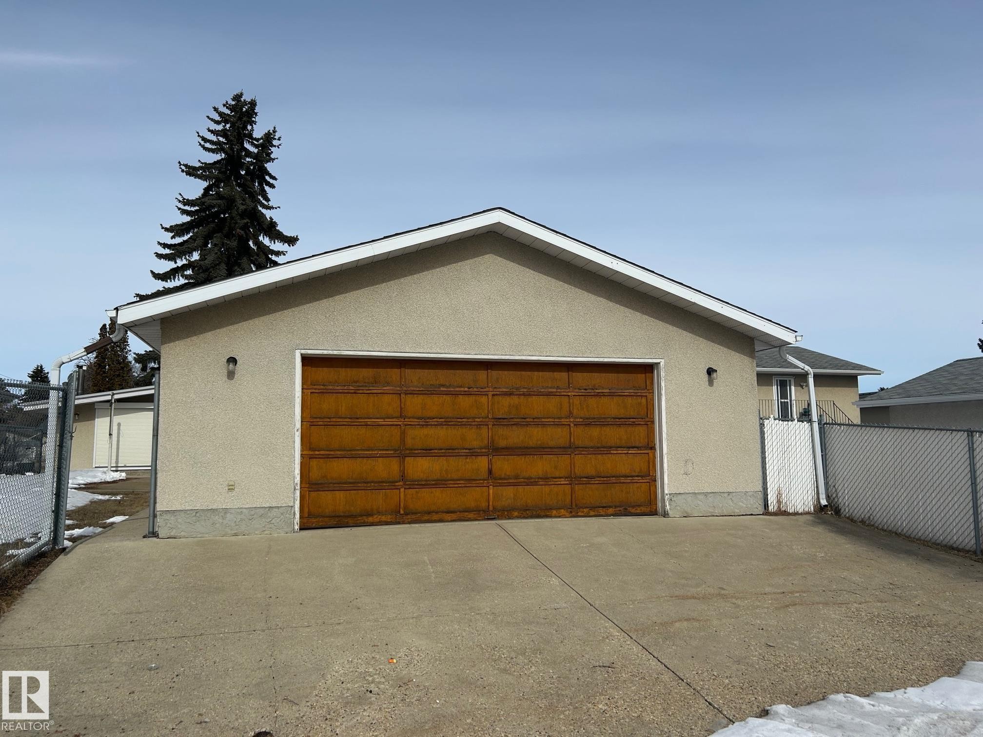 












7807 144 Avenue NW

,
Edmonton,




AB
T5C 2R9

